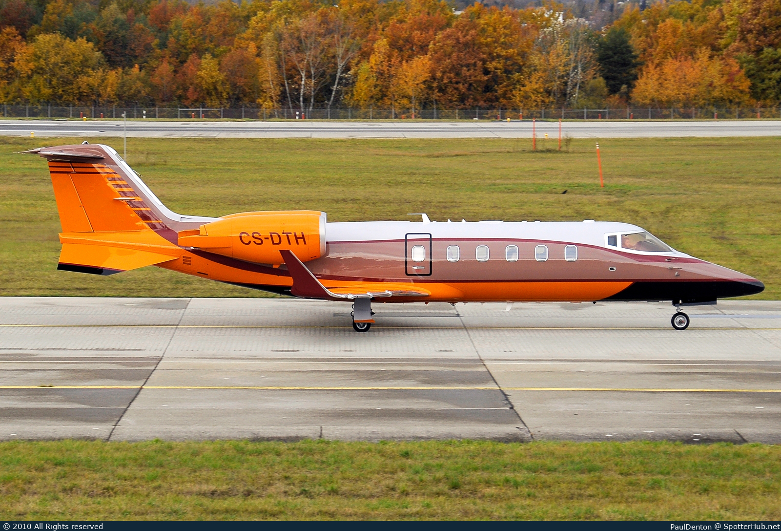 Photo of CS-DTH - Bombardier Learjet 60XR operated by Heliavia Transporte Aéreo