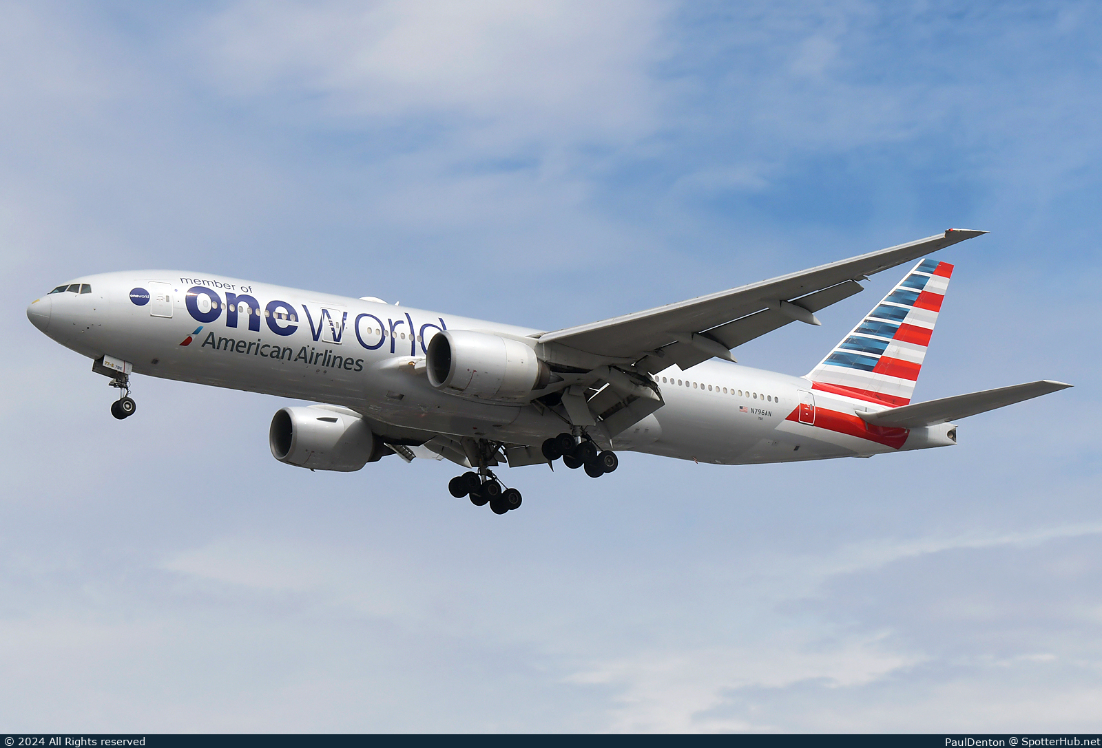 Photo of N796AN - Boeing 777-223(ER) operated by American Airlines