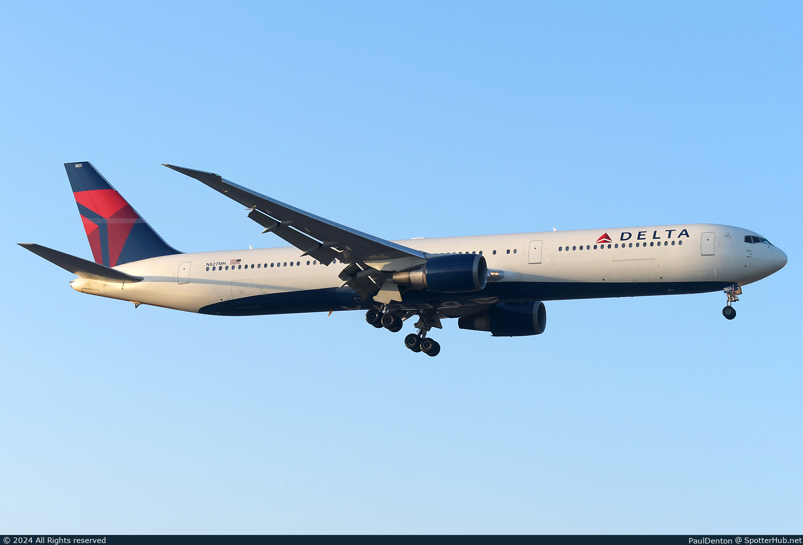 Photo of N827MH - Boeing 767-432(ER) operated by Delta Air Lines