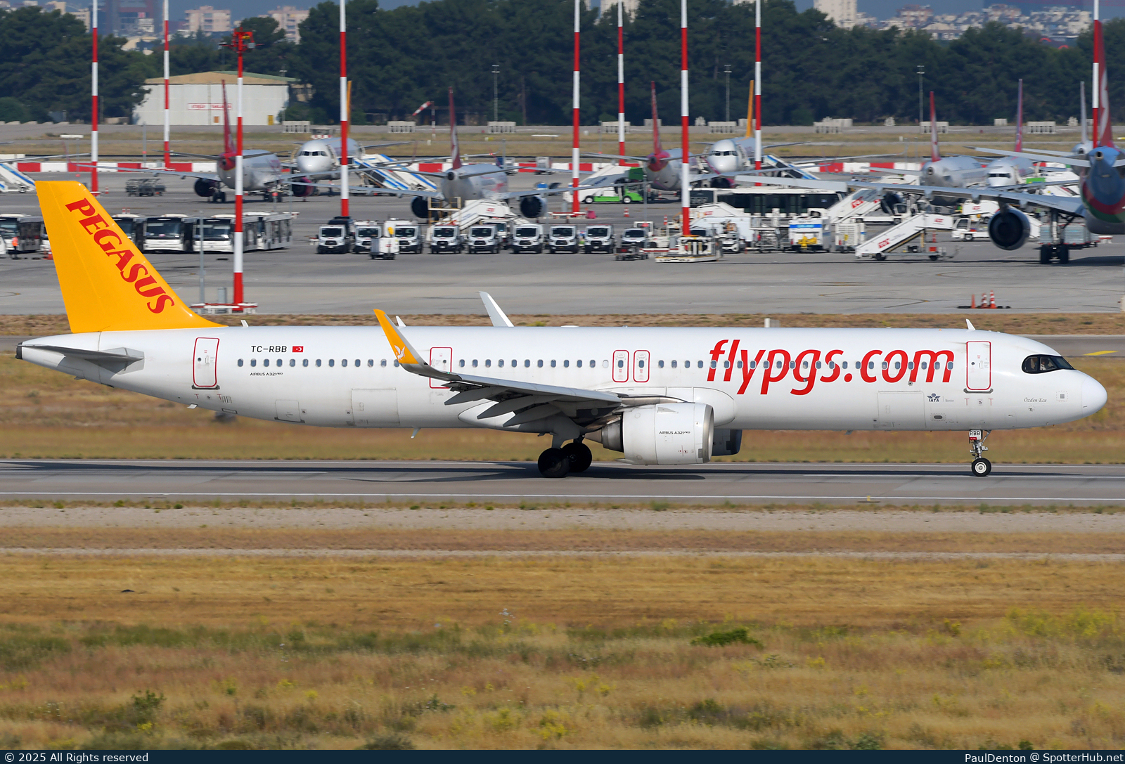 Photo of TC-RBB - Airbus A321-251NX operated by Pegasus Airlines
