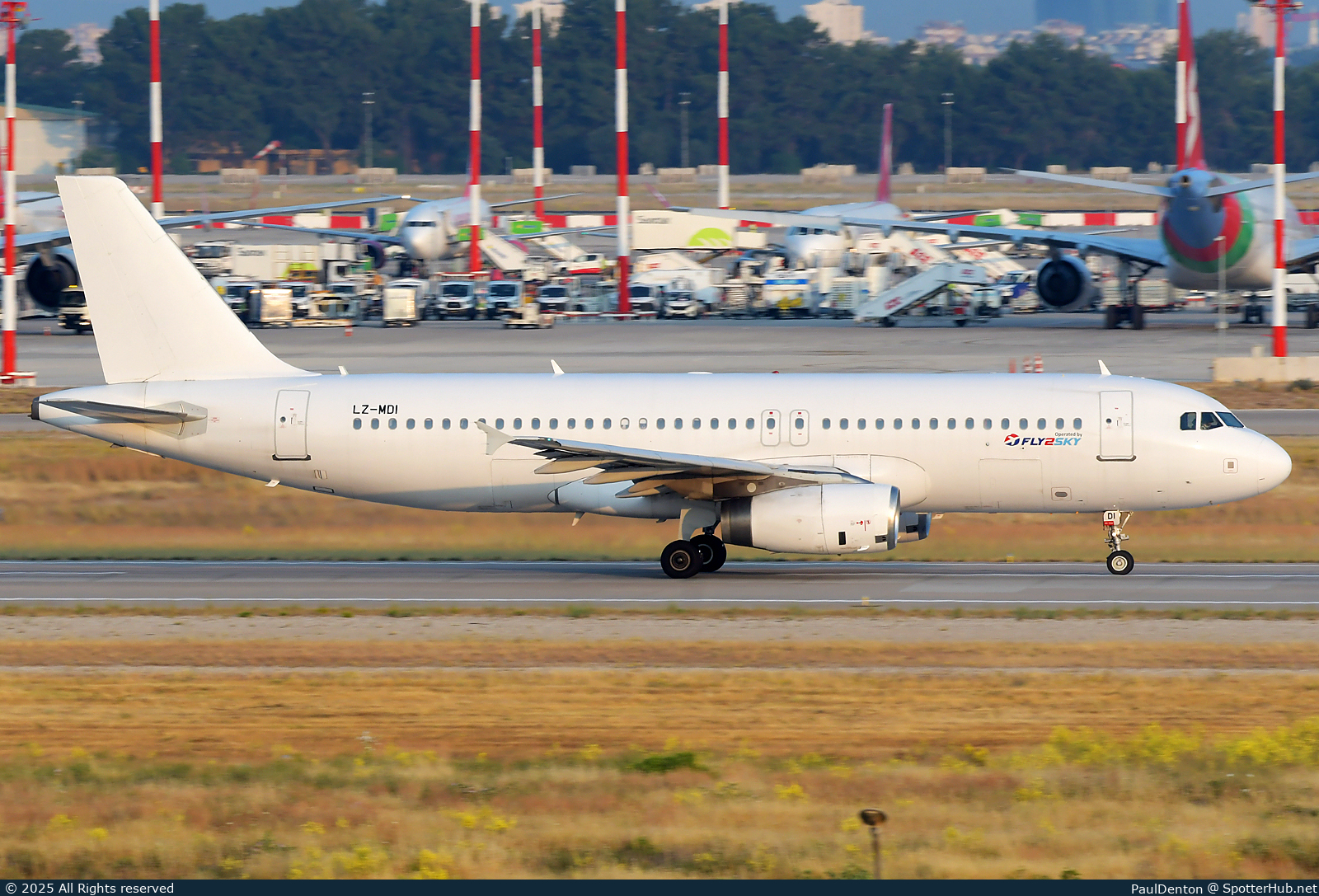 Photo of LZ-MDI - Airbus A320-233 operated by Fly2Sky