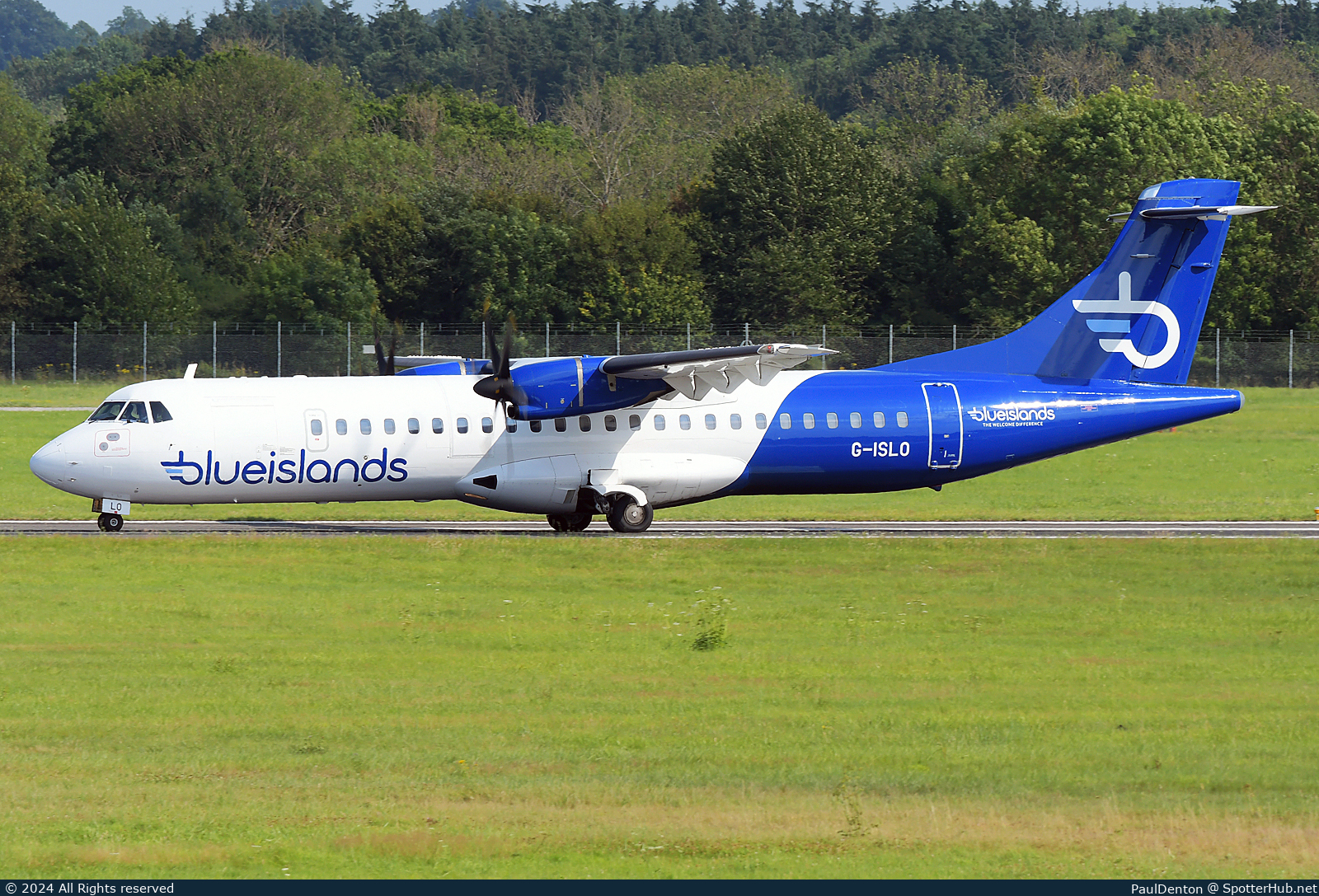Photo of G-ISLO - ATR 72-500