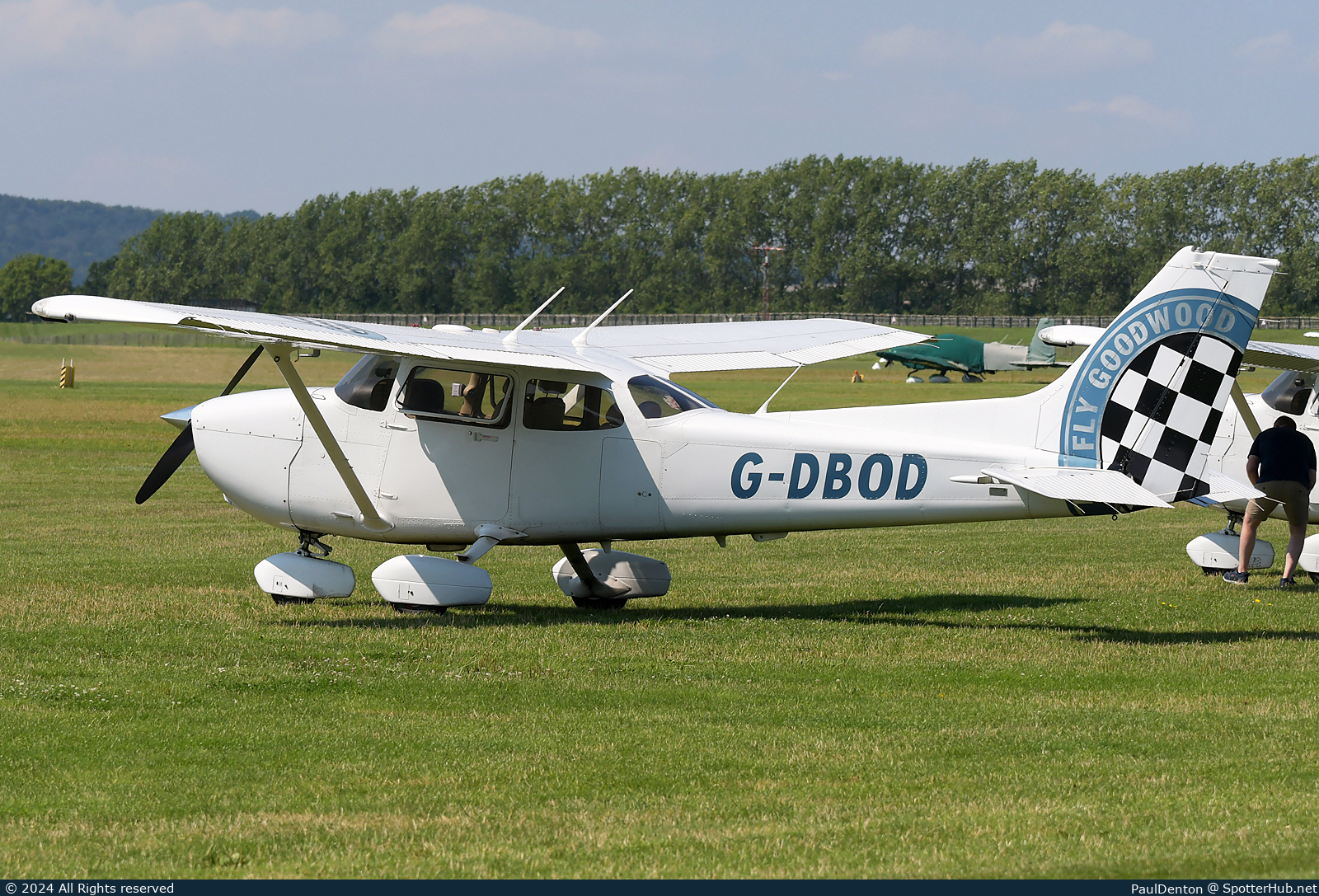 Photo of G-DBOD - Cessna 172S Skyhawk SP operated by Goodwood Flying School