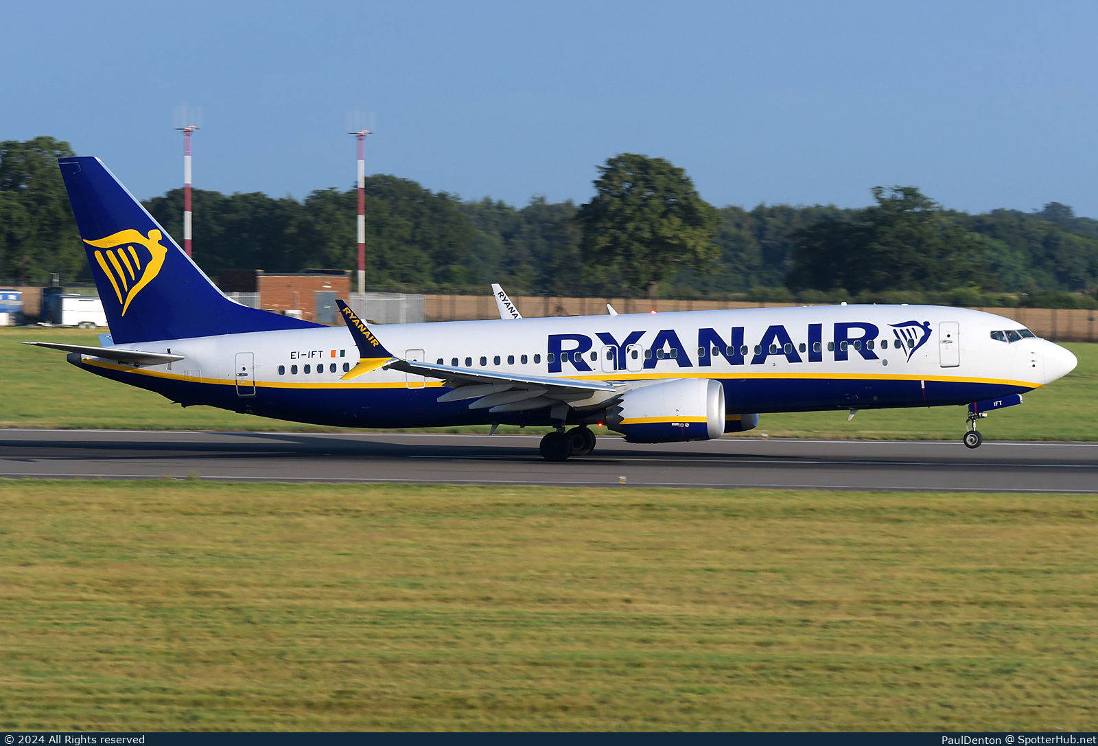 Photo of EI-IFT - Boeing 737 MAX 8-200 operated by Ryanair