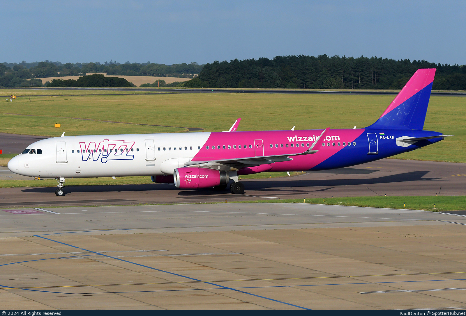 Photo of HA-LXW - Airbus A321-231 operated by Wizz Air