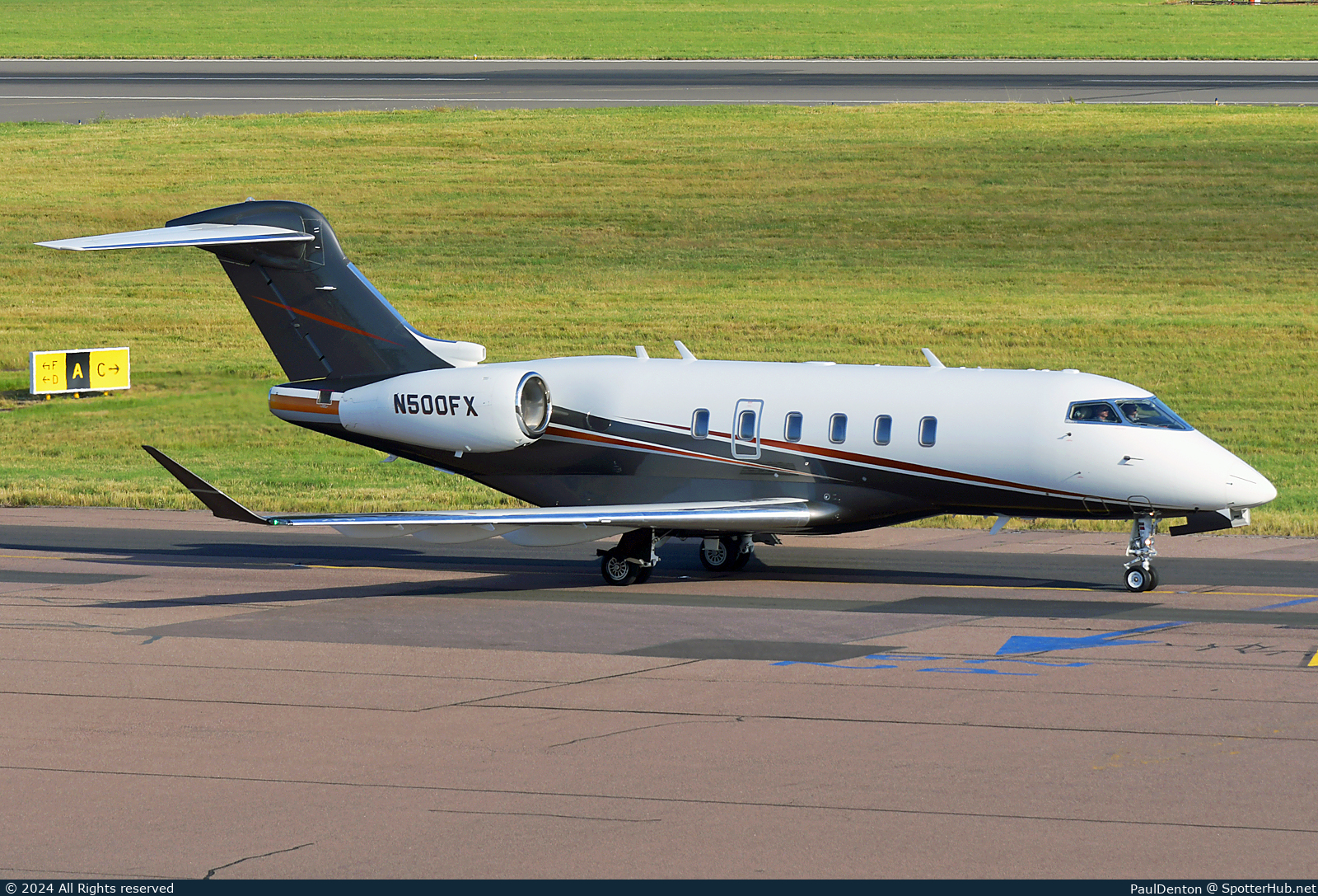 Photo of N500FX - Bombardier Challenger 350 operated by Flexjet