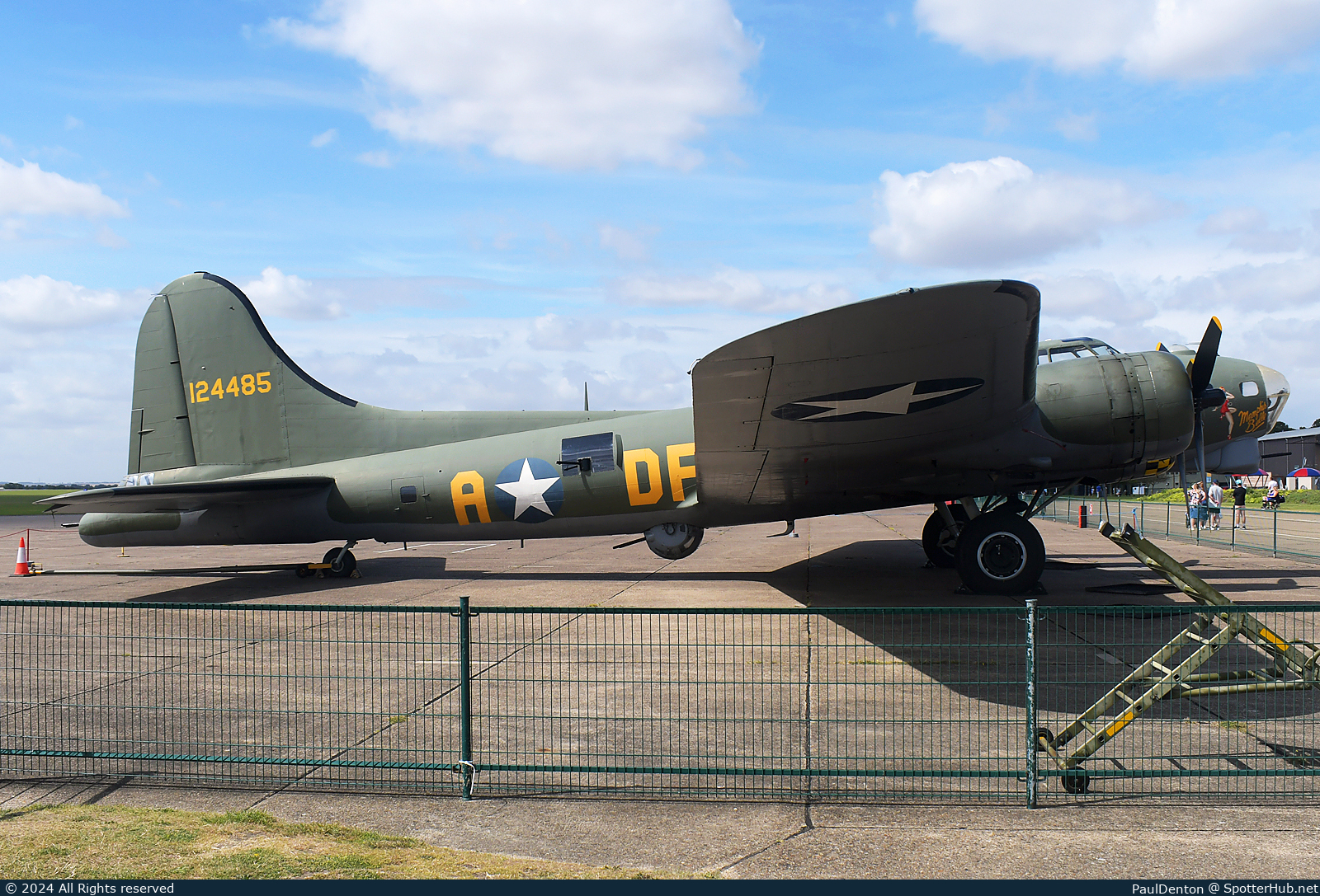 Photo of G-BEDF - Boeing ETB-17G Flying Fortress