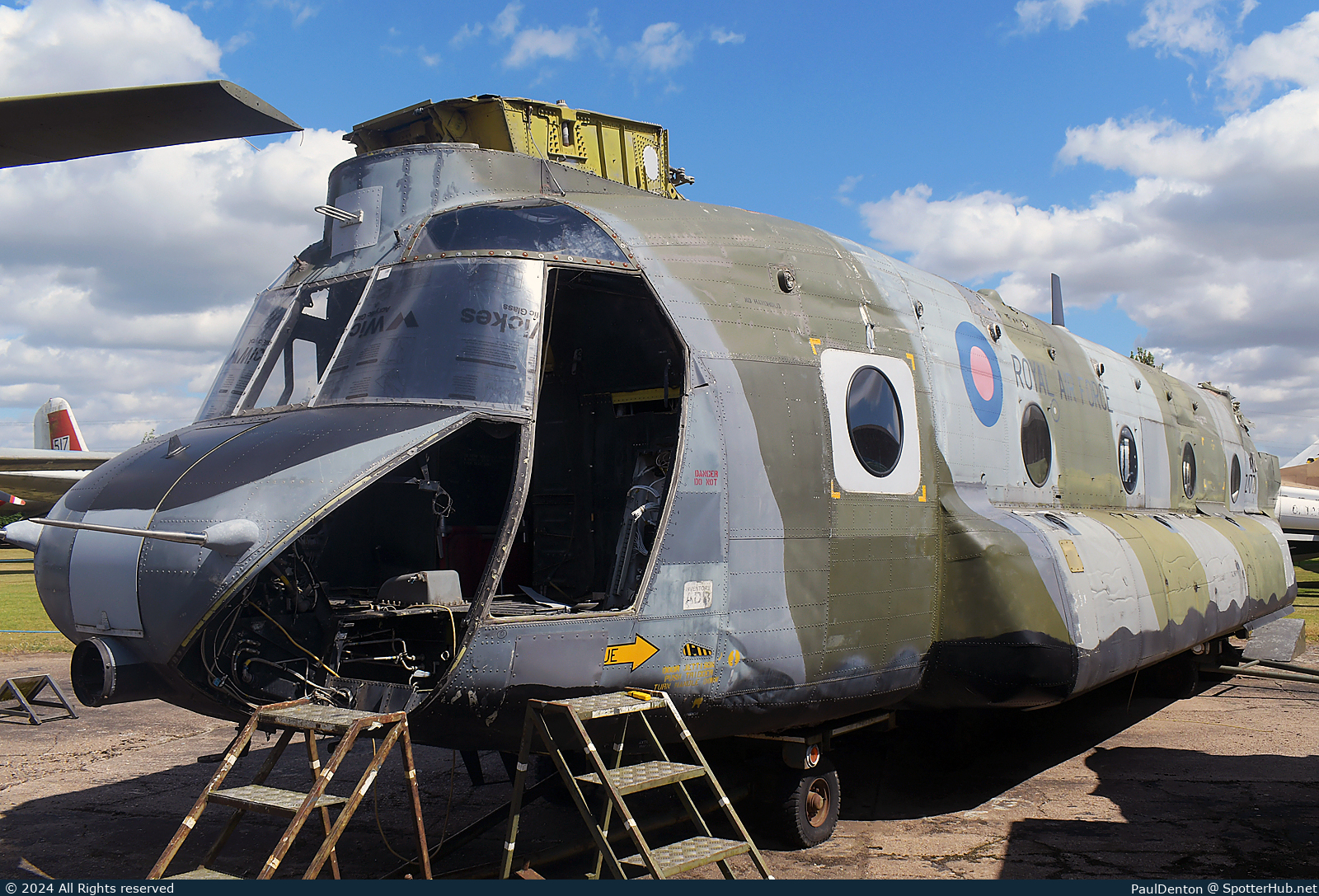 Photo of ZA717 - Boeing Vertol Chinook HC.1 operated by Royal Air Force