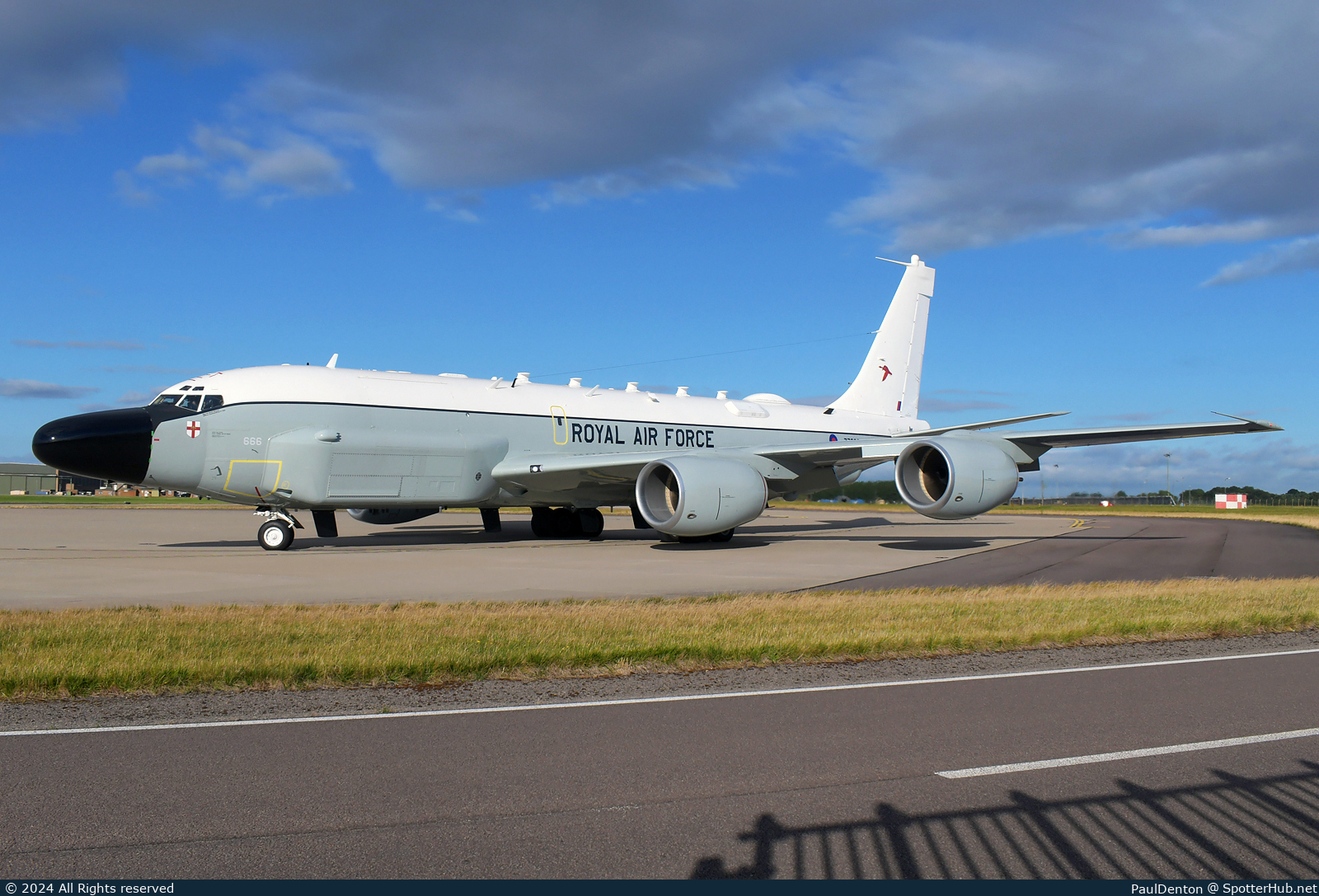 Photo of ZZ666 - Boeing RC-135W Rivet Joint operated by Royal Air Force