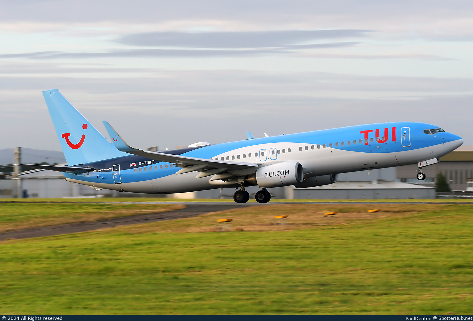 Photo of G-TUKT - Boeing 737-8JP operated by TUI Airways