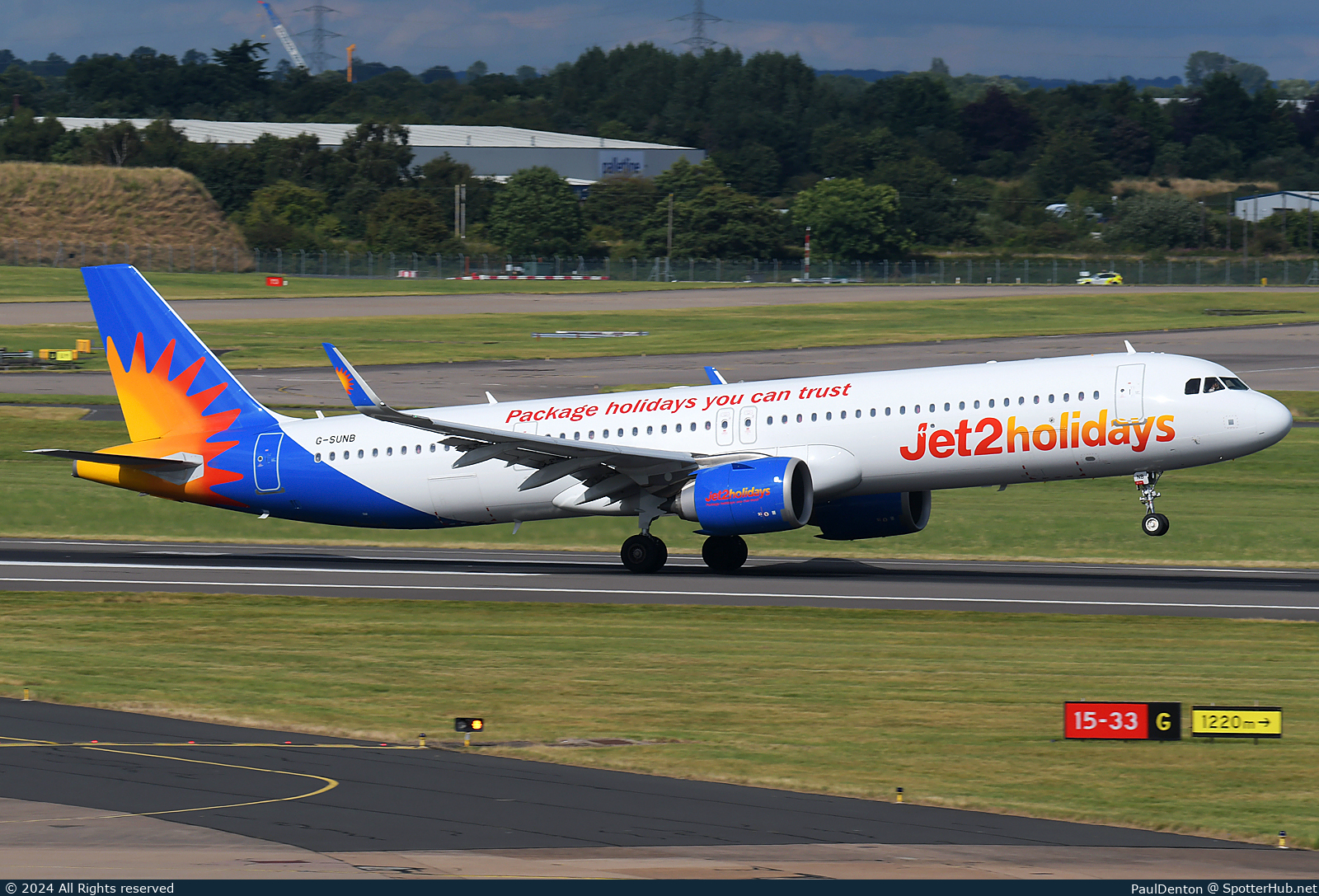 Photo of G-SUNB - Airbus A321-251NX operated by Jet2