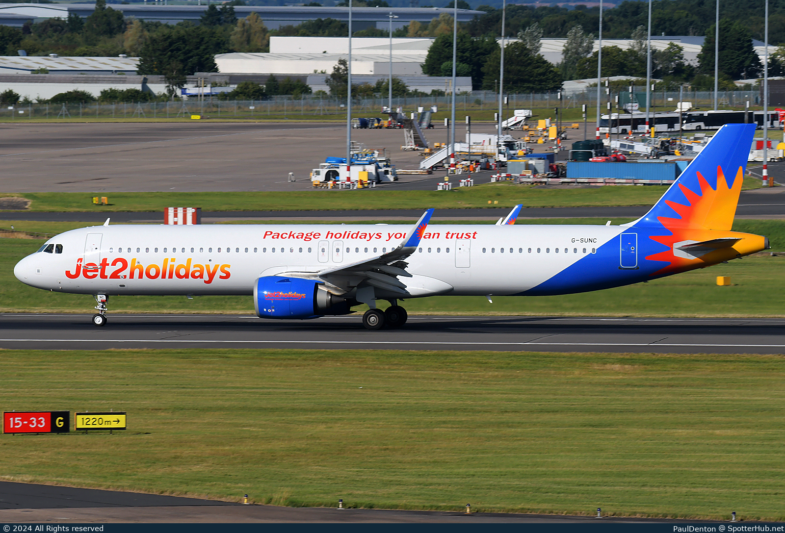 Photo of G-SUNC - Airbus A321-251NX operated by Jet2