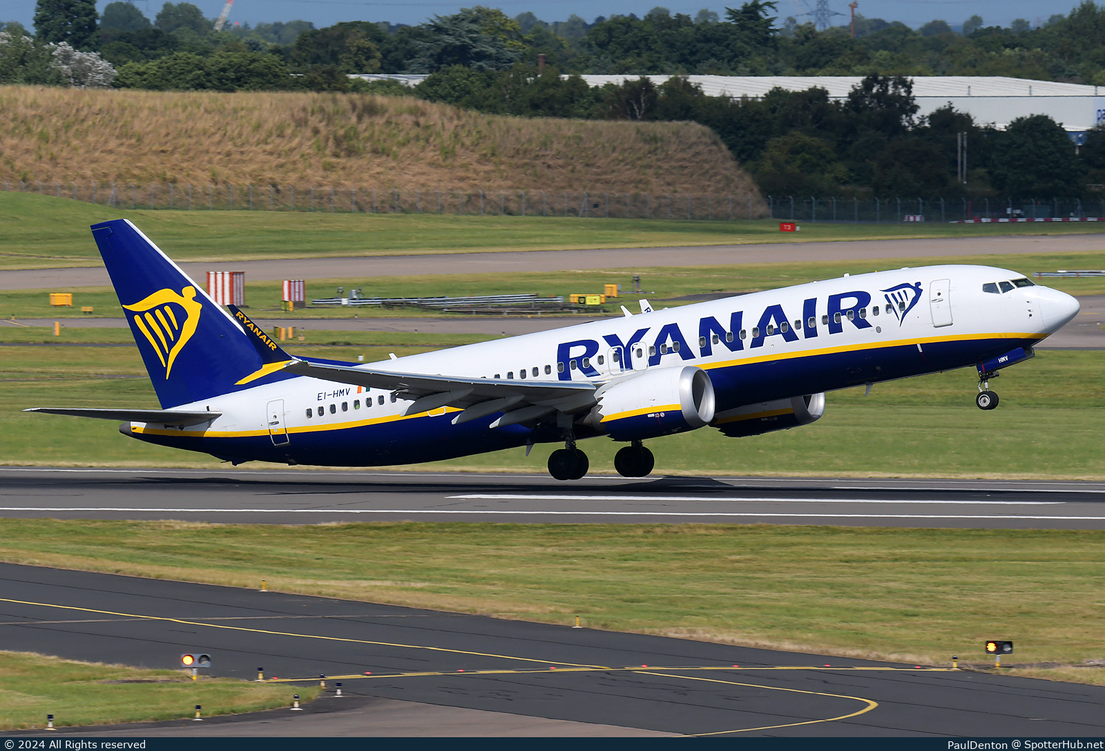 Photo of EI-HMV - Boeing 737 MAX 8-200 operated by Ryanair