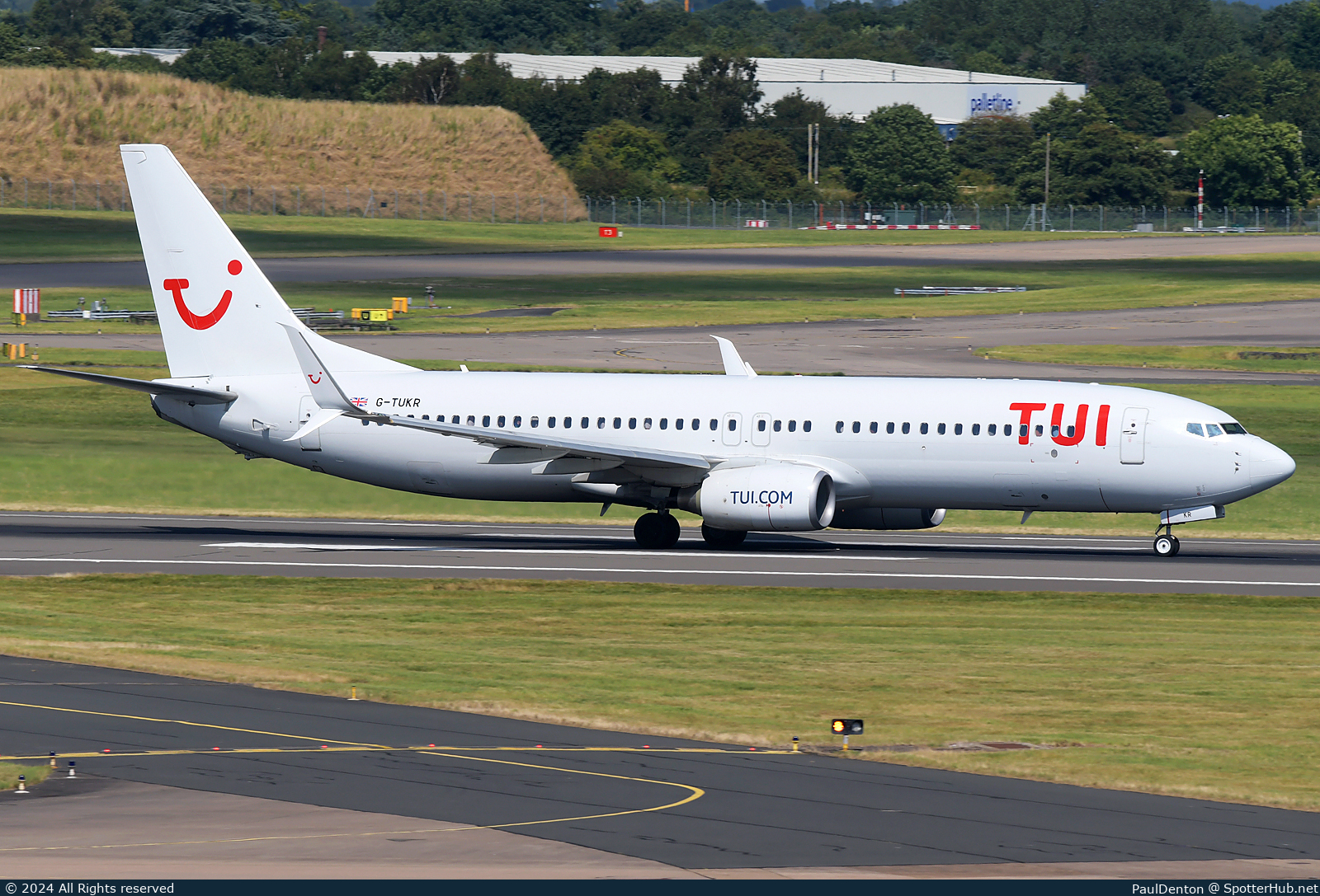 Photo of G-TUKR - Boeing 737-8K5 operated by TUI Airways