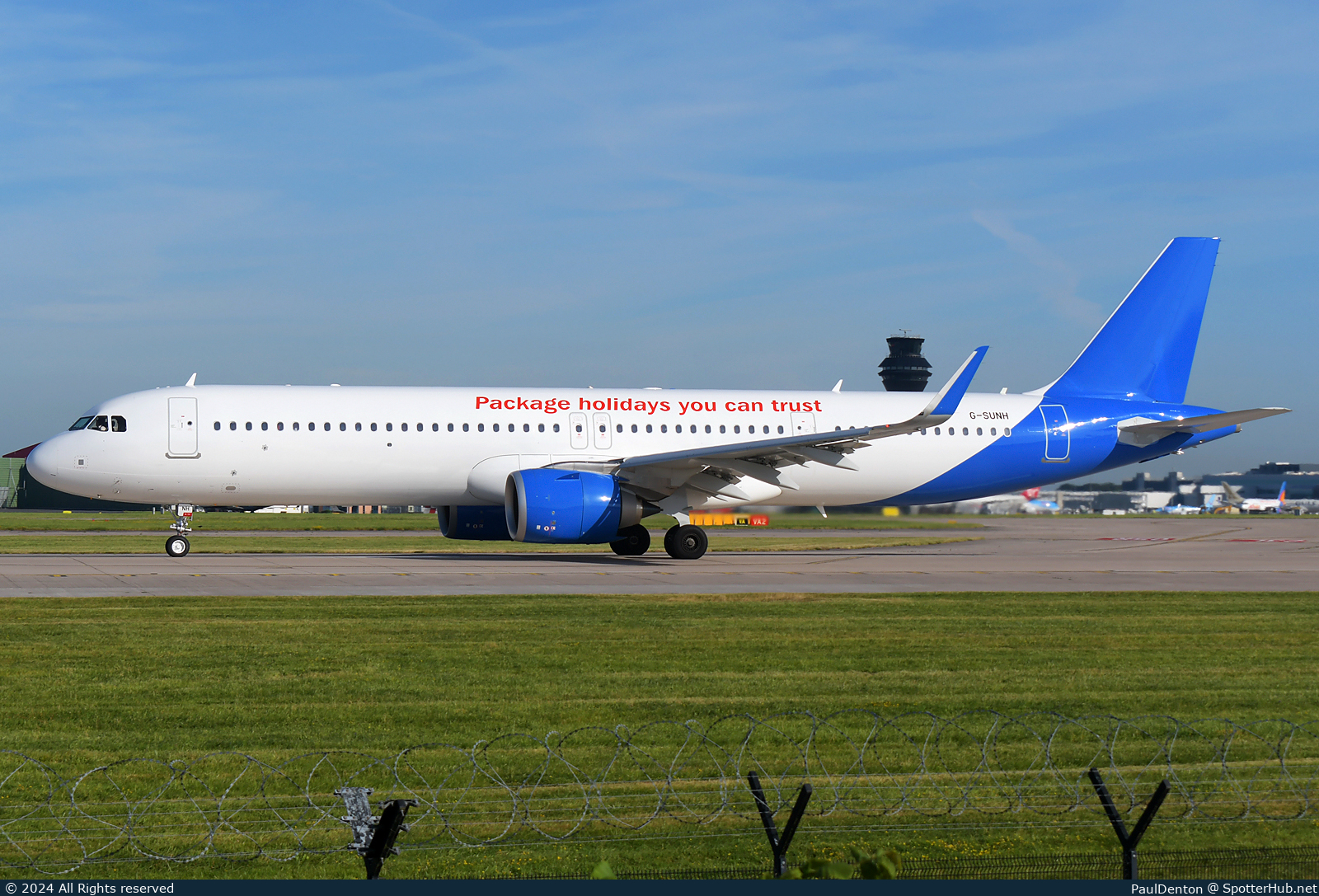 Photo of G-SUNH - Airbus A321-251NX operated by Jet2