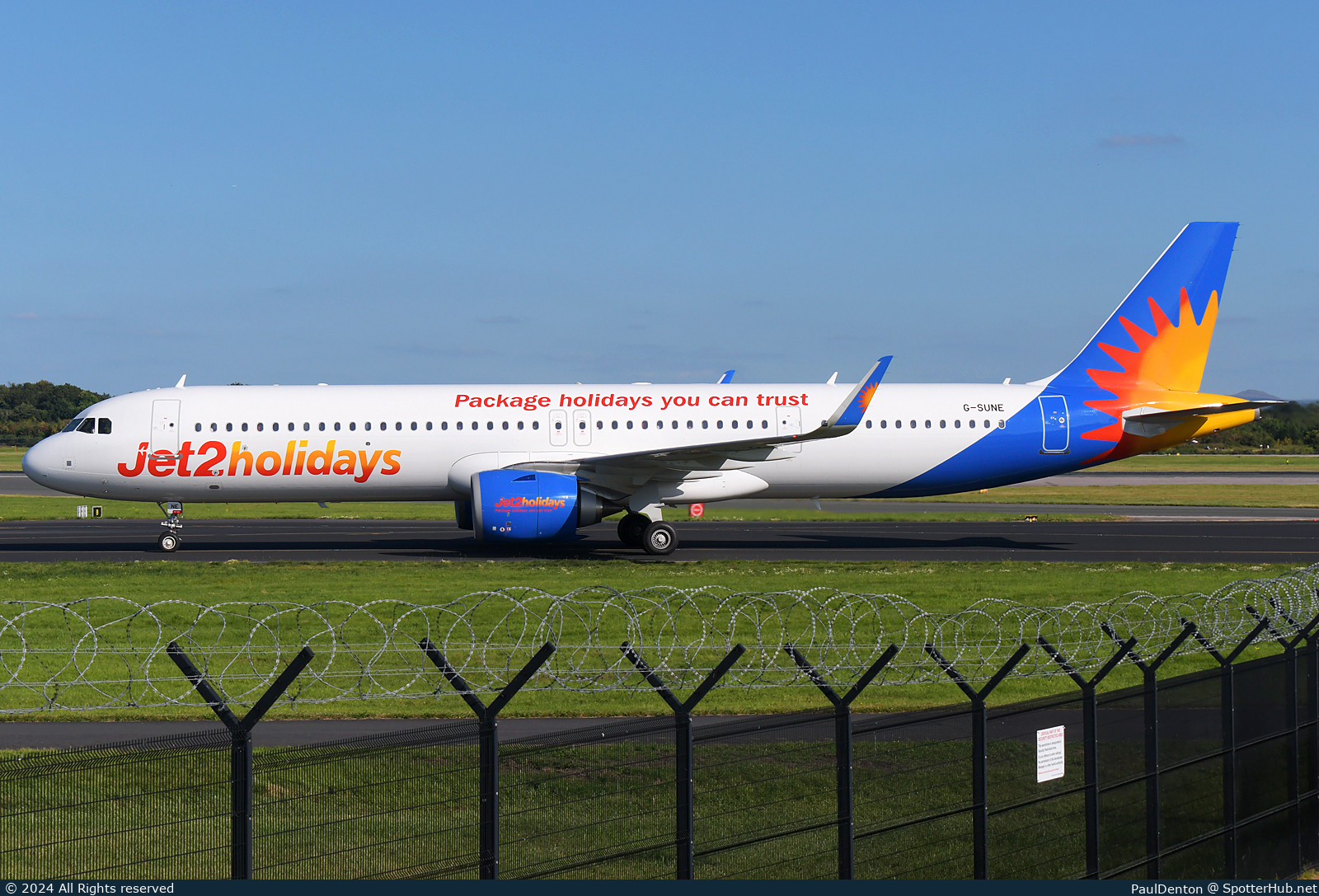 Photo of G-SUNE - Airbus A321-251NX operated by Jet2
