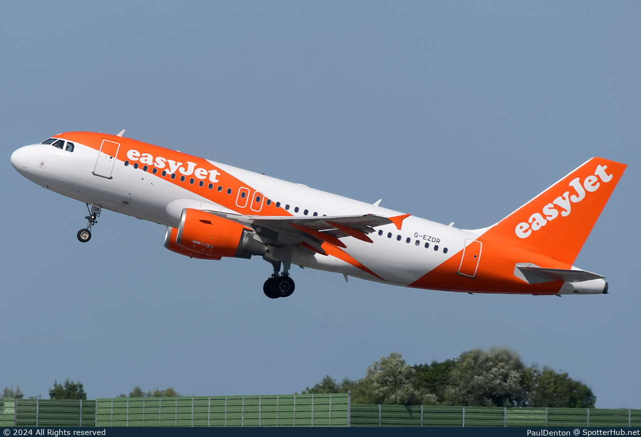 Photo of G-EZDR - Airbus A319-111 operated by easyJet