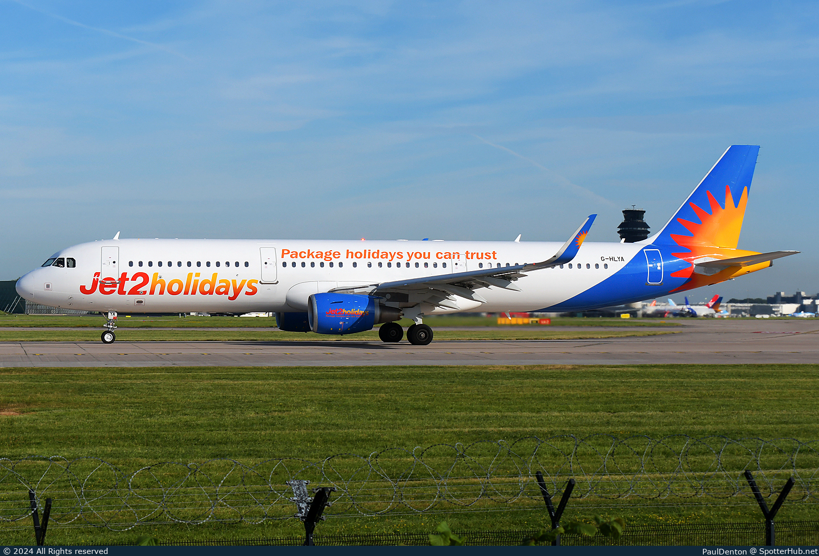 Photo of G-HLYA - Airbus A321-211 operated by Jet2