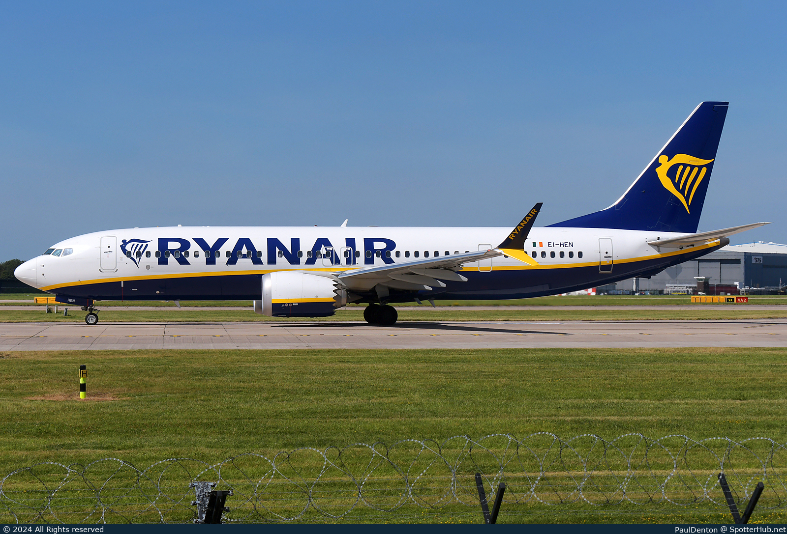 Photo of EI-HEN - Boeing 737 MAX 8-200 operated by Ryanair