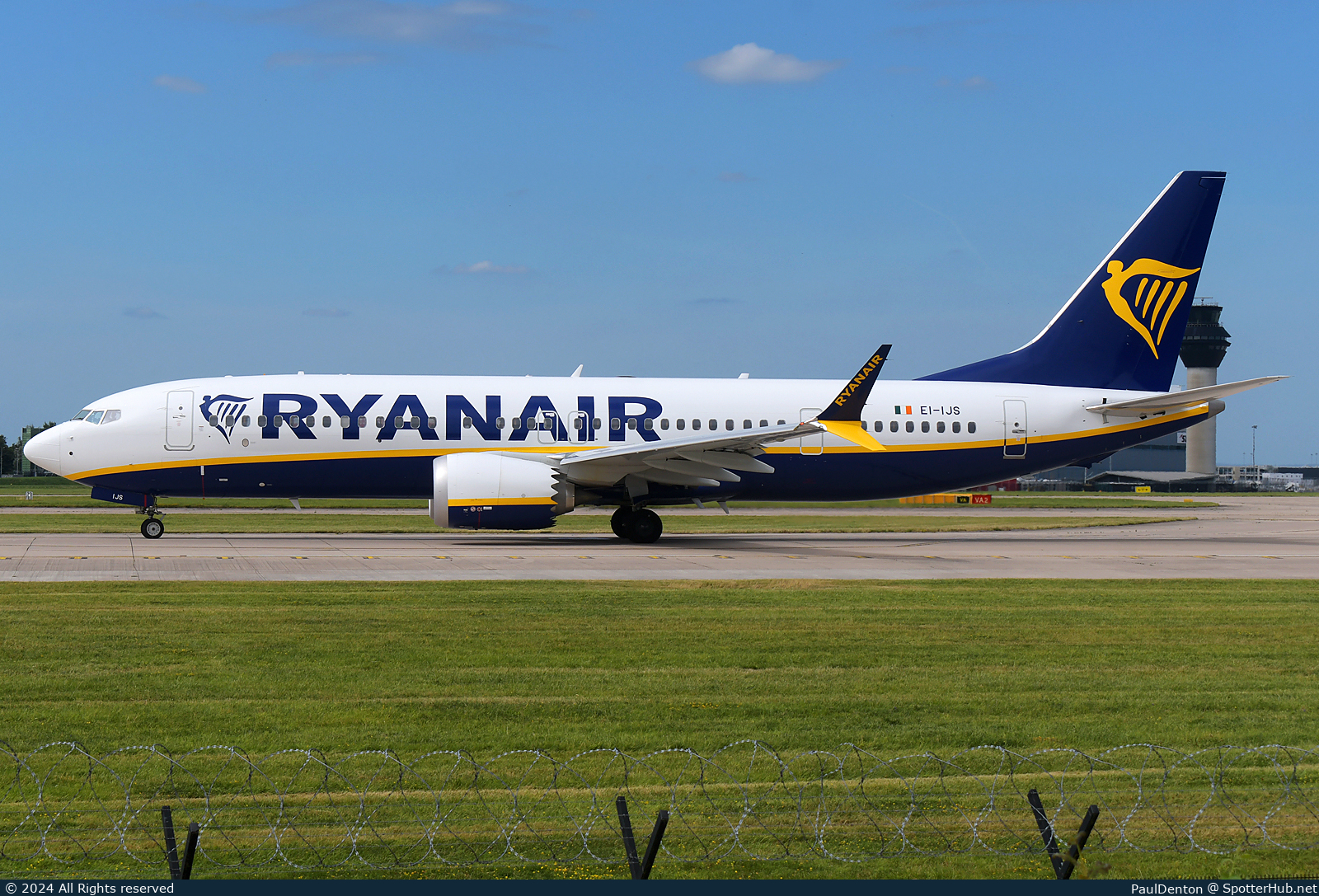 Photo of EI-IJS - Boeing 737 MAX 8-200 operated by Ryanair