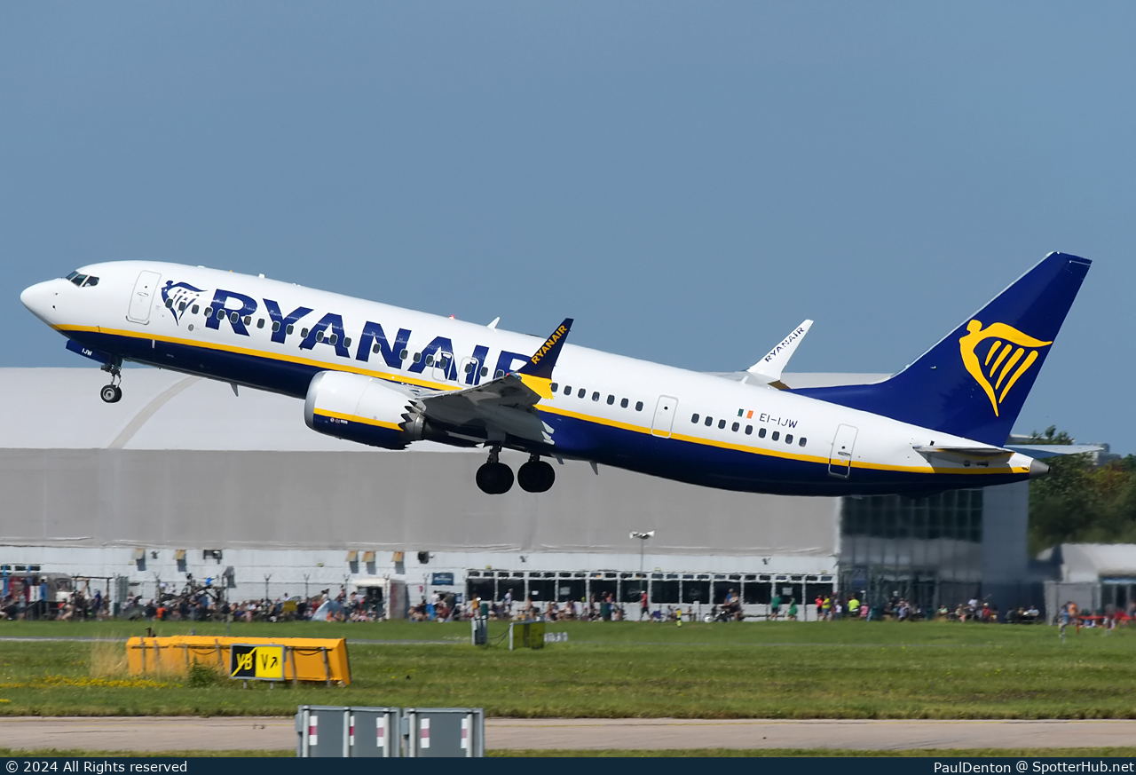 Photo of EI-IJW - Boeing 737 MAX 8-200 operated by Ryanair