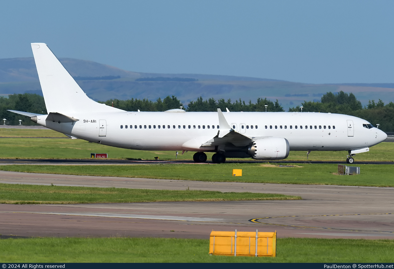 Photo of 9H-ARI - Boeing 737 MAX 8 operated by SmartLynx Malta