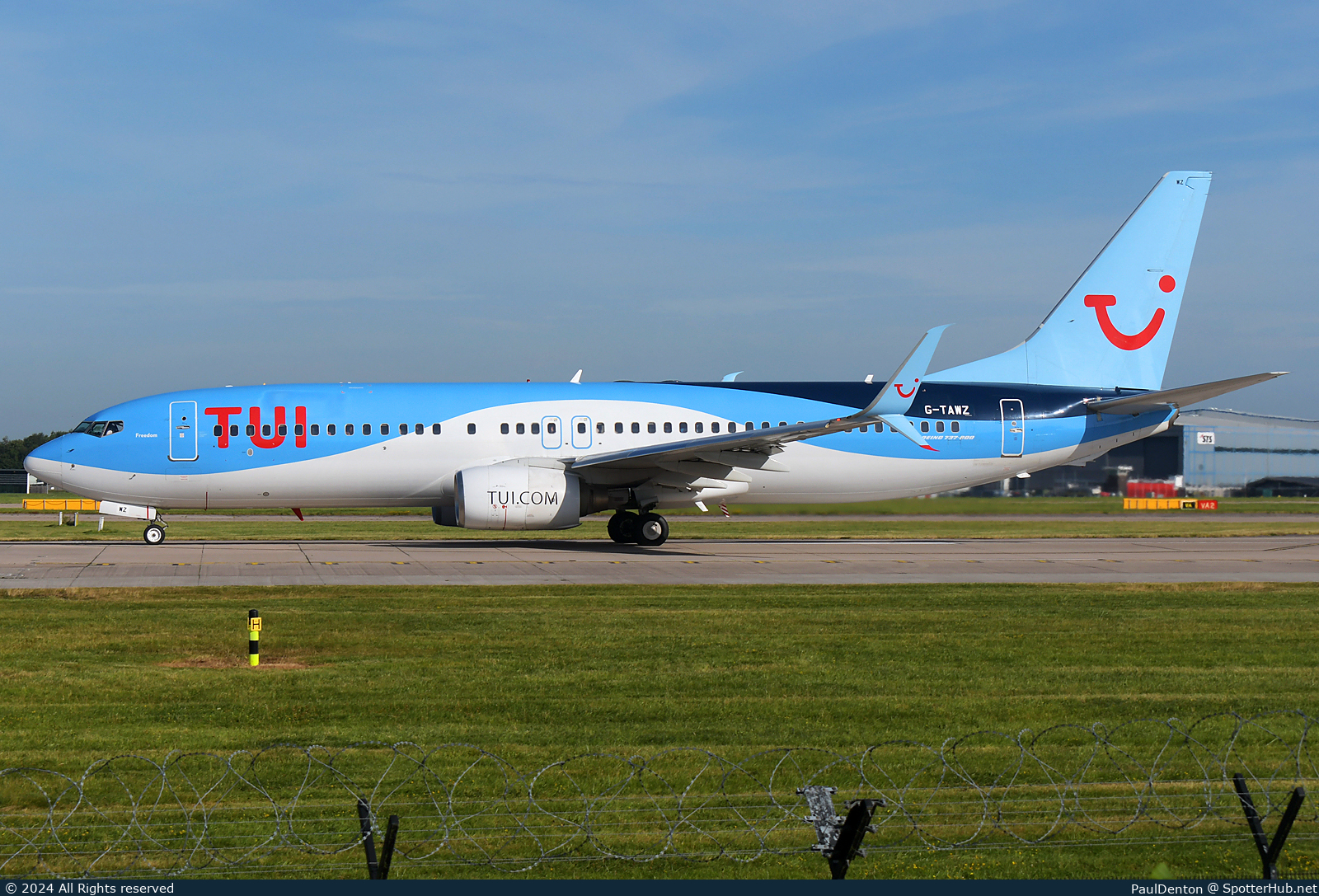 Photo of G-TAWZ - Boeing 737-86N operated by TUI Airways