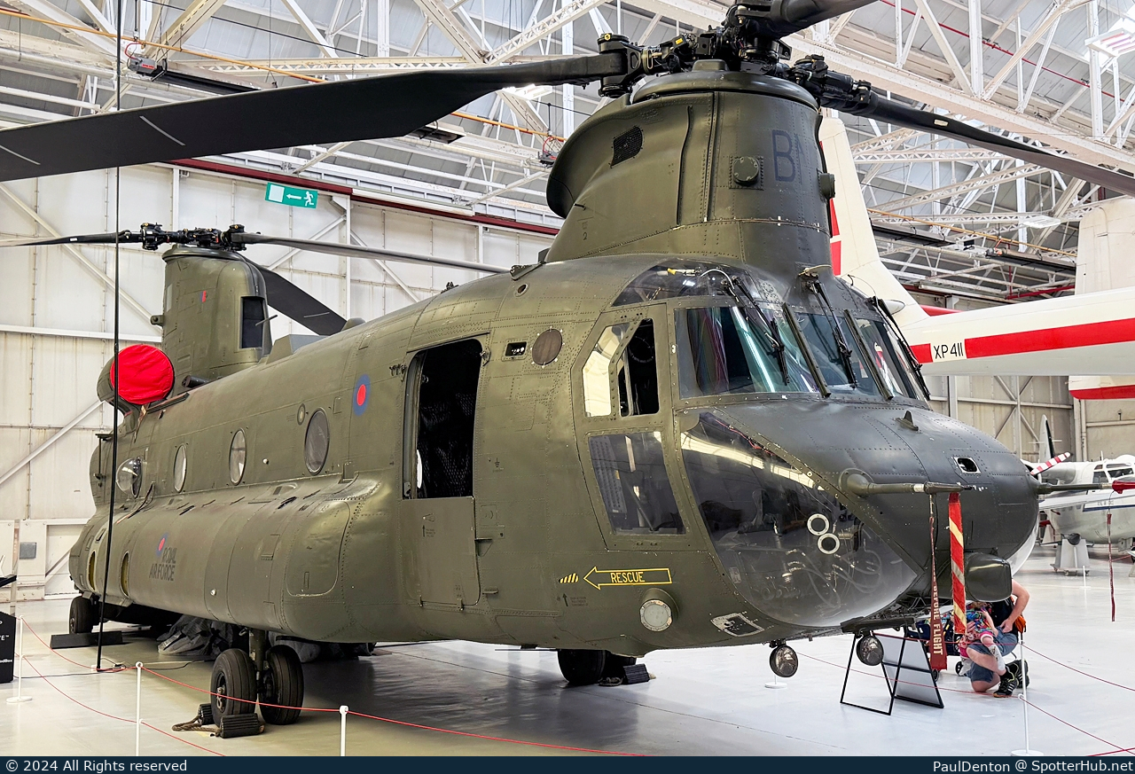 Photo of ZA718 - Boeing Vertol Chinook HC.6A operated by Royal Air Force