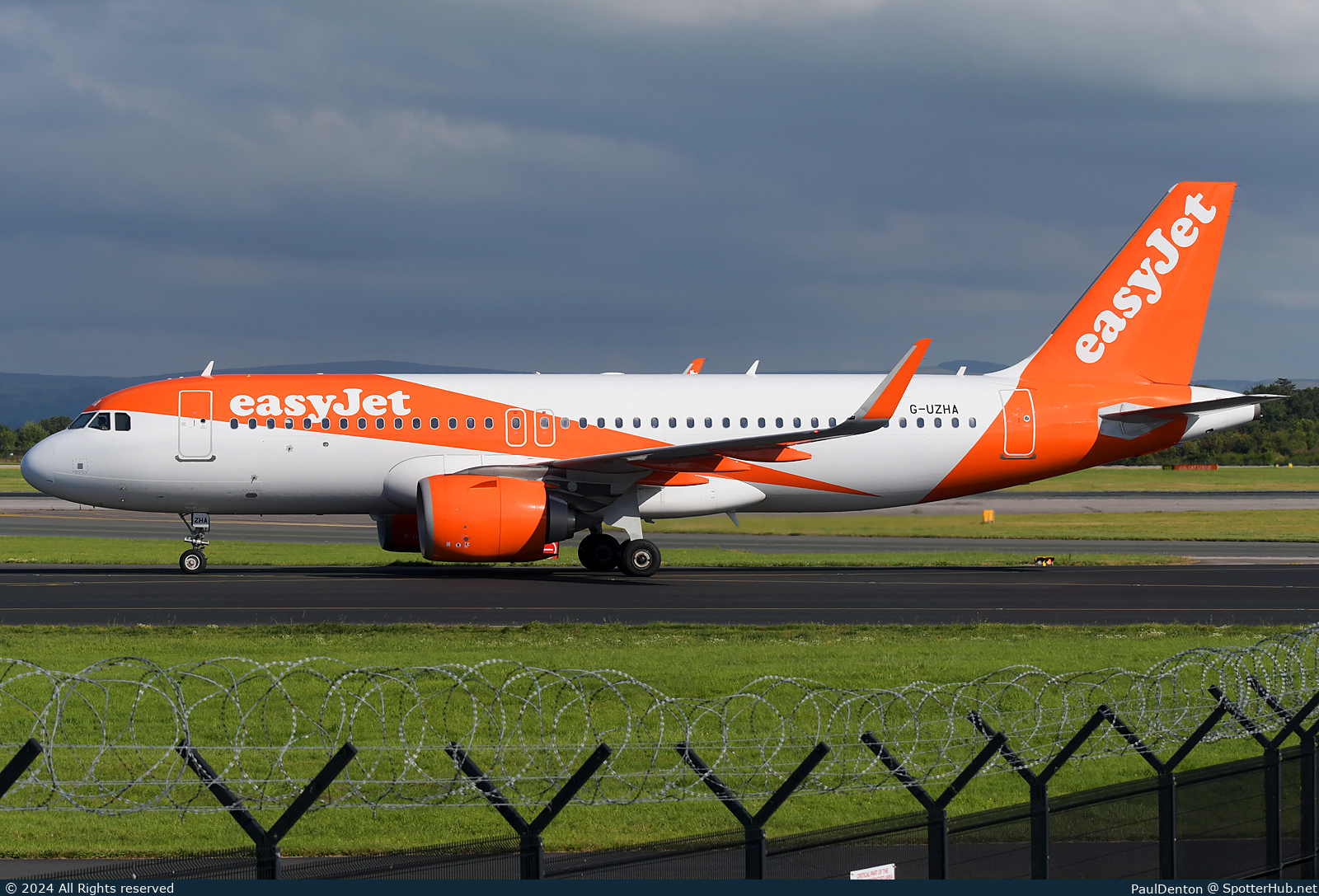 Photo of G-UZHA - Airbus A320-251N operated by easyJet