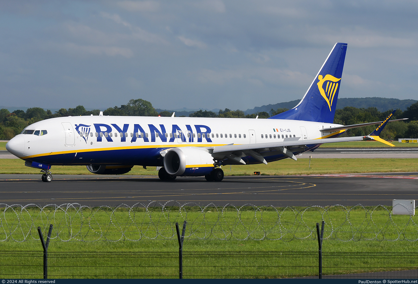 Photo of EI-IJS - Boeing 737 MAX 8-200 operated by Ryanair