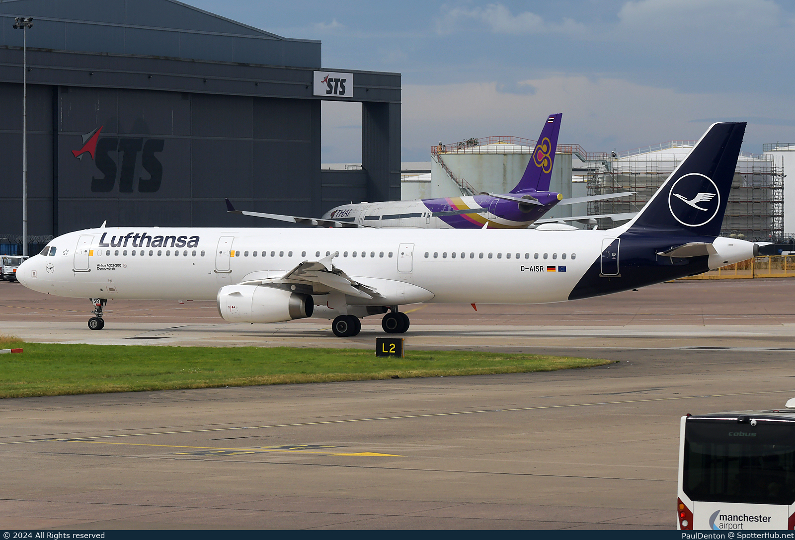 Photo of D-AISR - Airbus A321-231 operated by Lufthansa