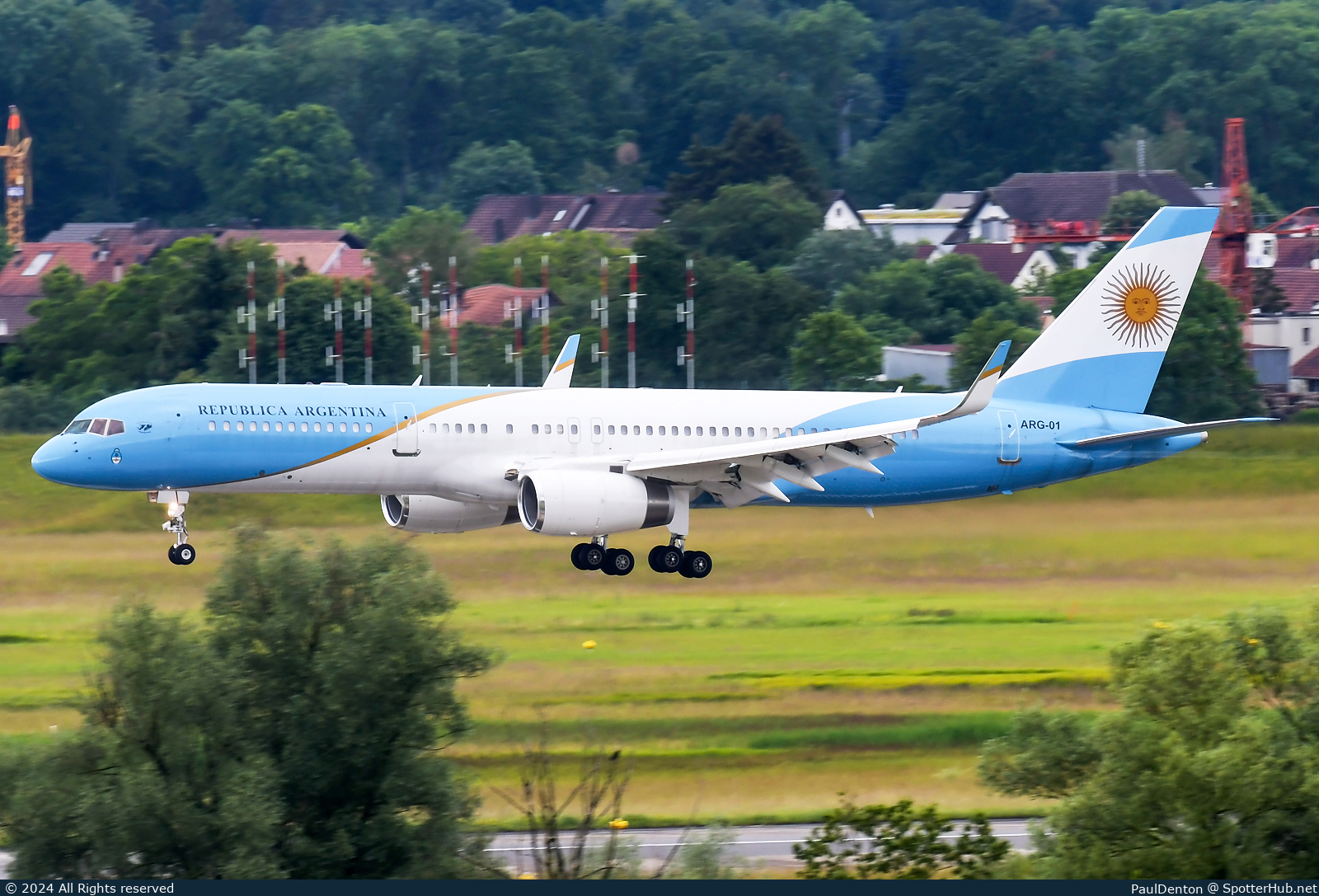 Photo of ARG-01 - Boeing 757-256 operated by Government of Argentina