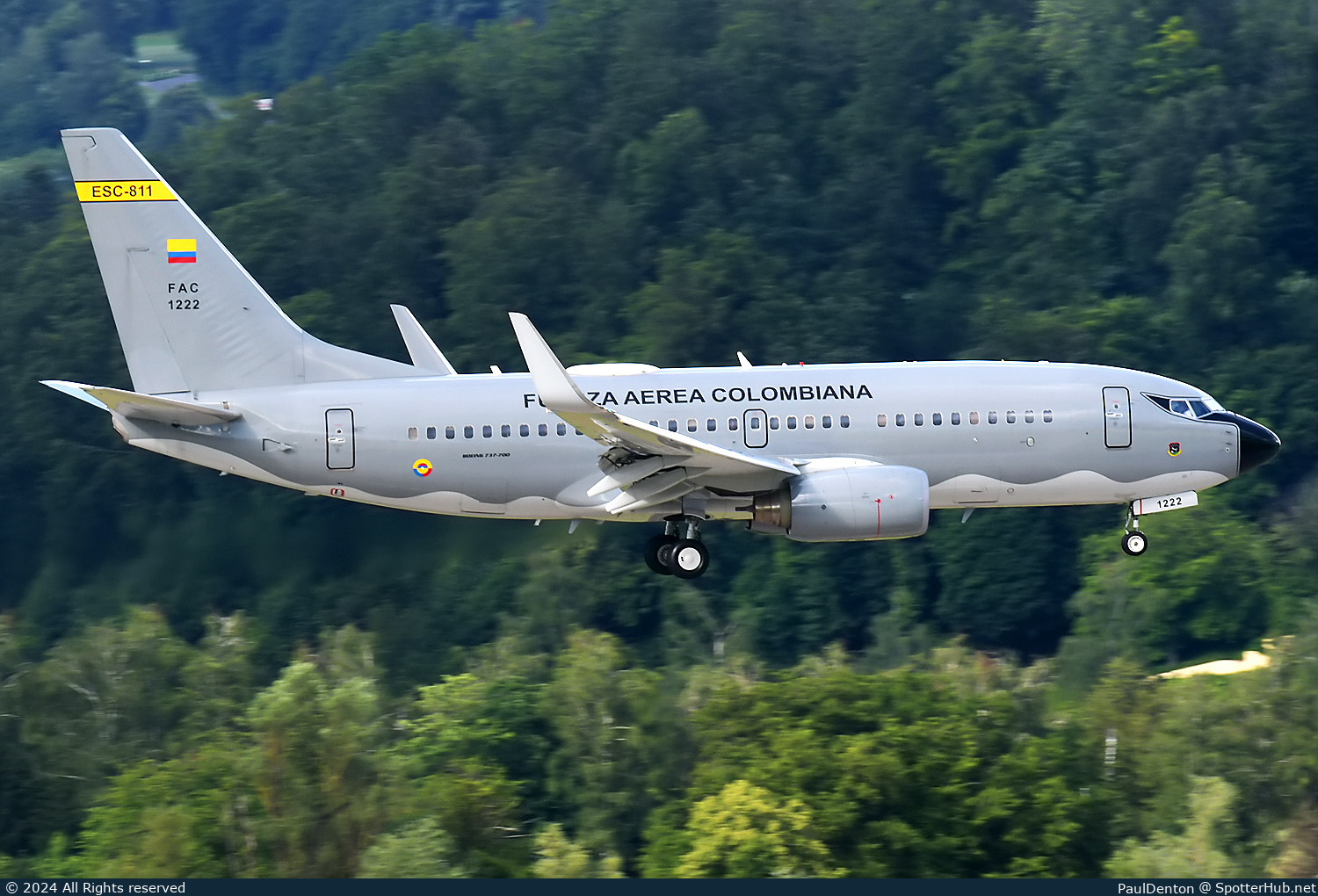 Photo of FAC1222 - Boeing 737-732 operated by Colombian Aerospace Force