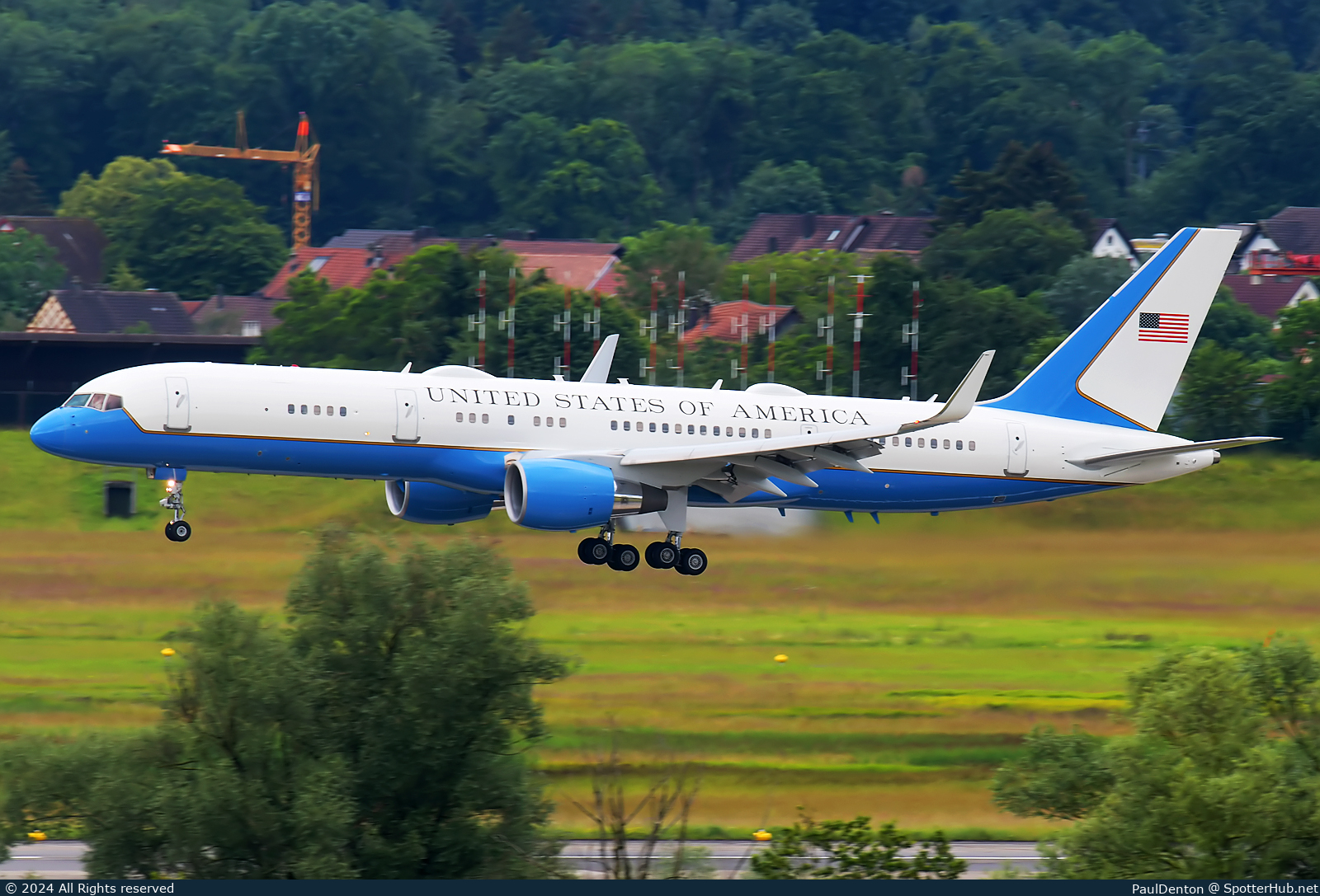 Photo of 98-0001 - Boeing C-32A operated by US Air Force