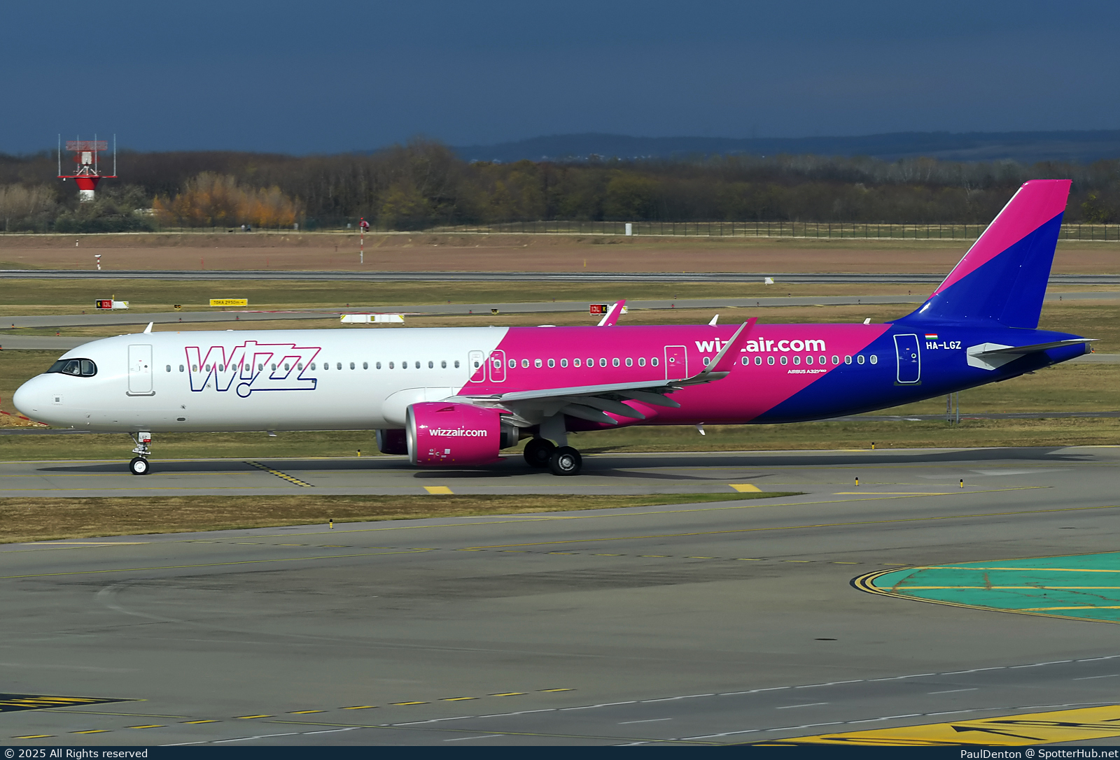 Photo of HA-LGZ - Airbus A321-271NX operated by Wizz Air
