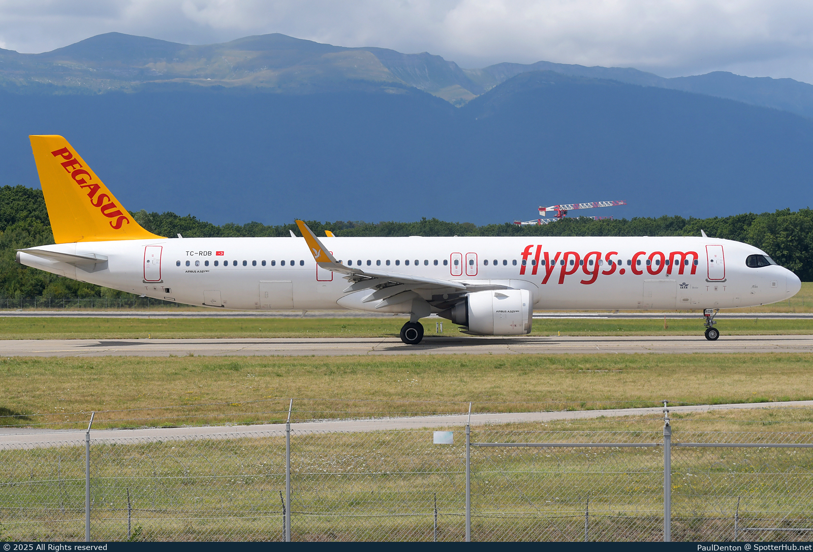 Photo of TC-RDB - Airbus A321-251NX operated by Pegasus Airlines