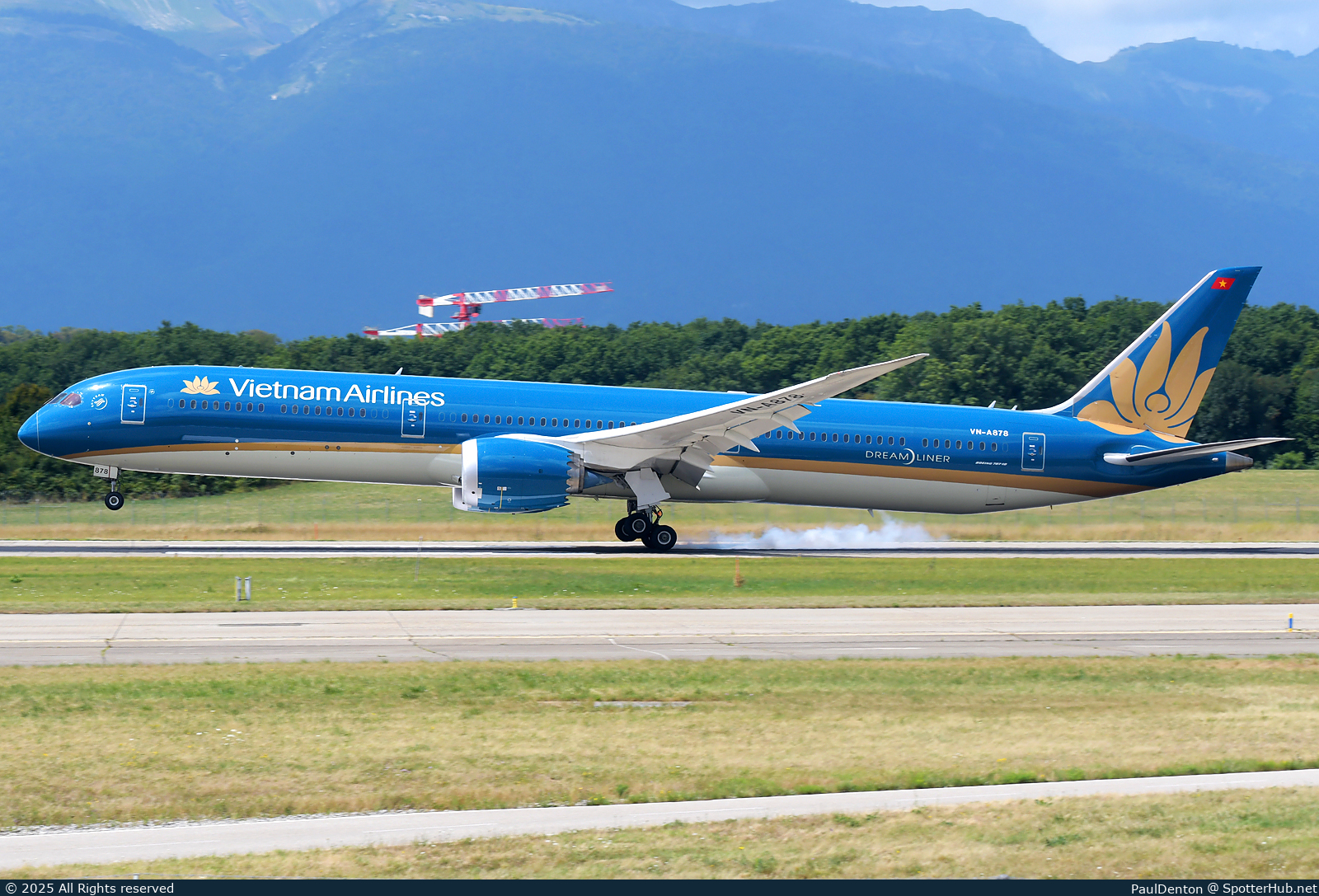 Photo of VN-A878 - Boeing 787-10 Dreamliner operated by Vietnam Airlines