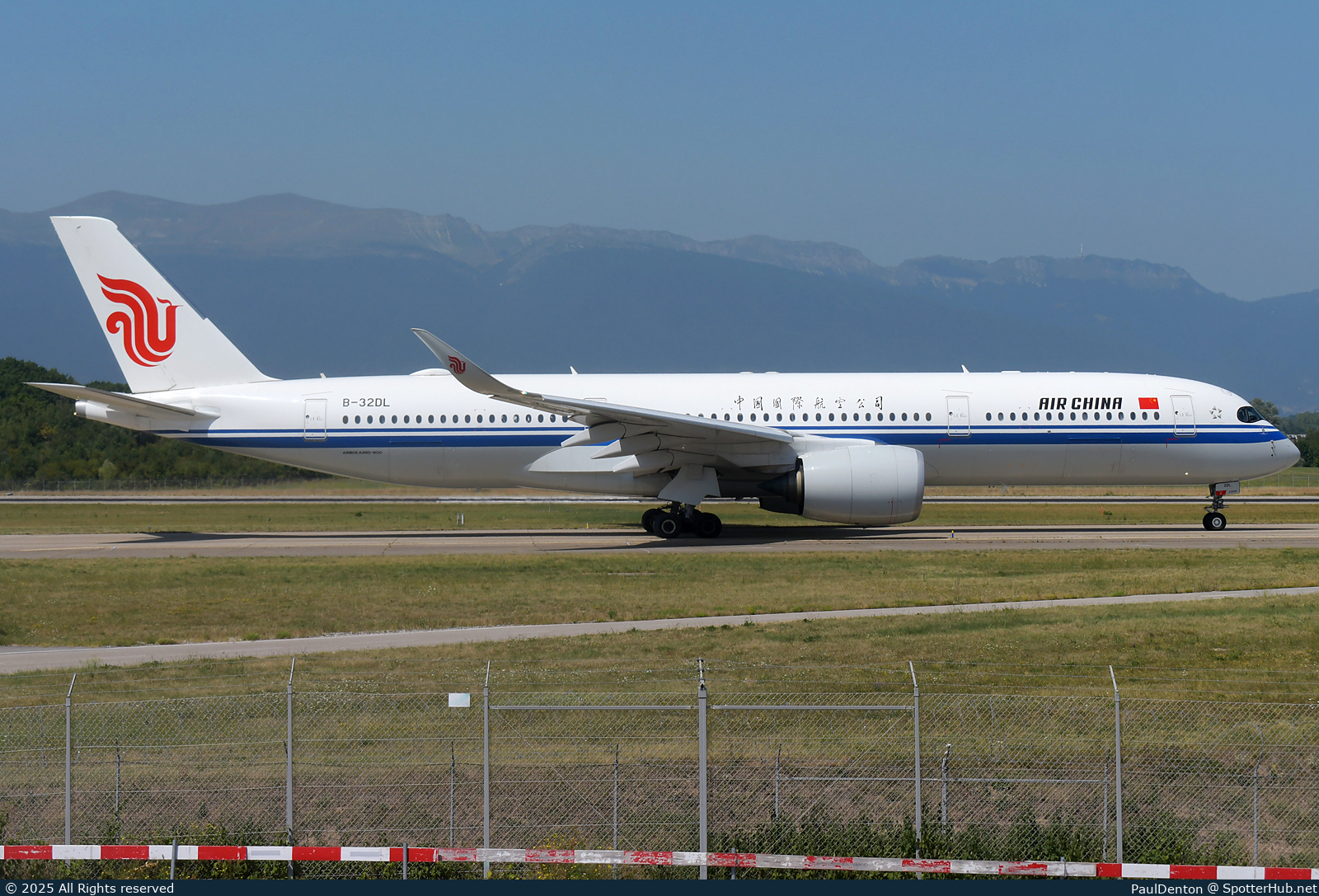 Photo of B-32DL - Airbus A350-941 operated by Air China