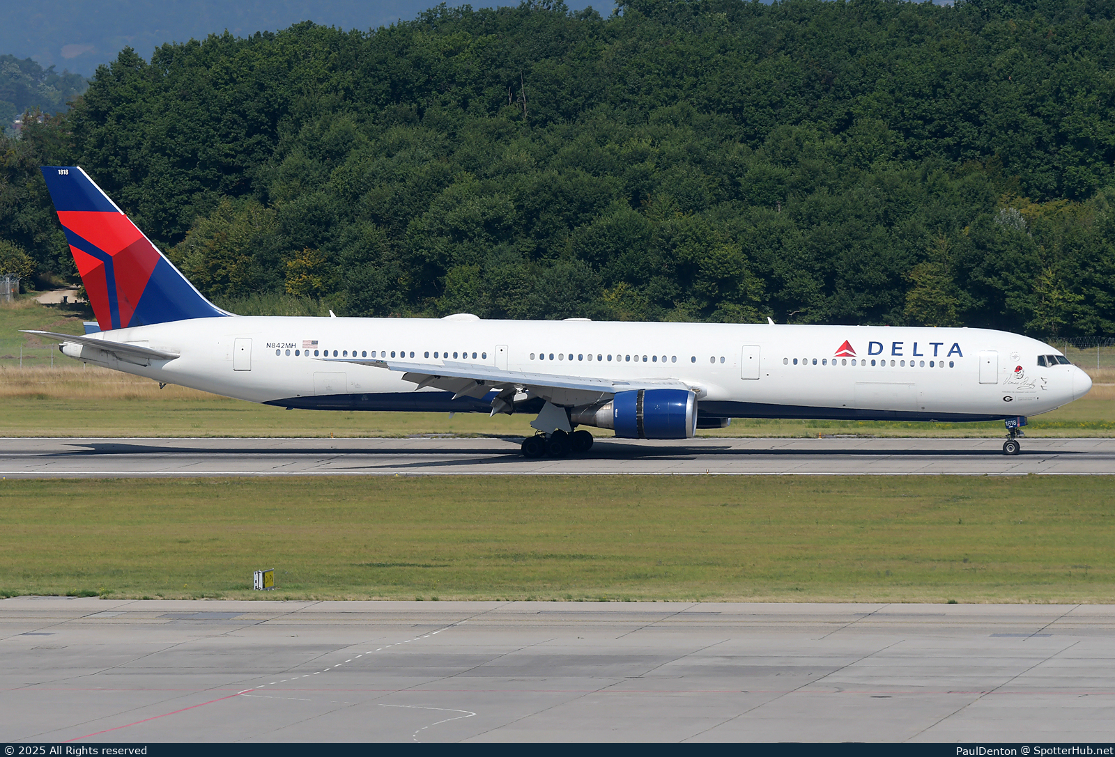 Photo of N842MH - Boeing 767-432(ER) operated by Delta Air Lines