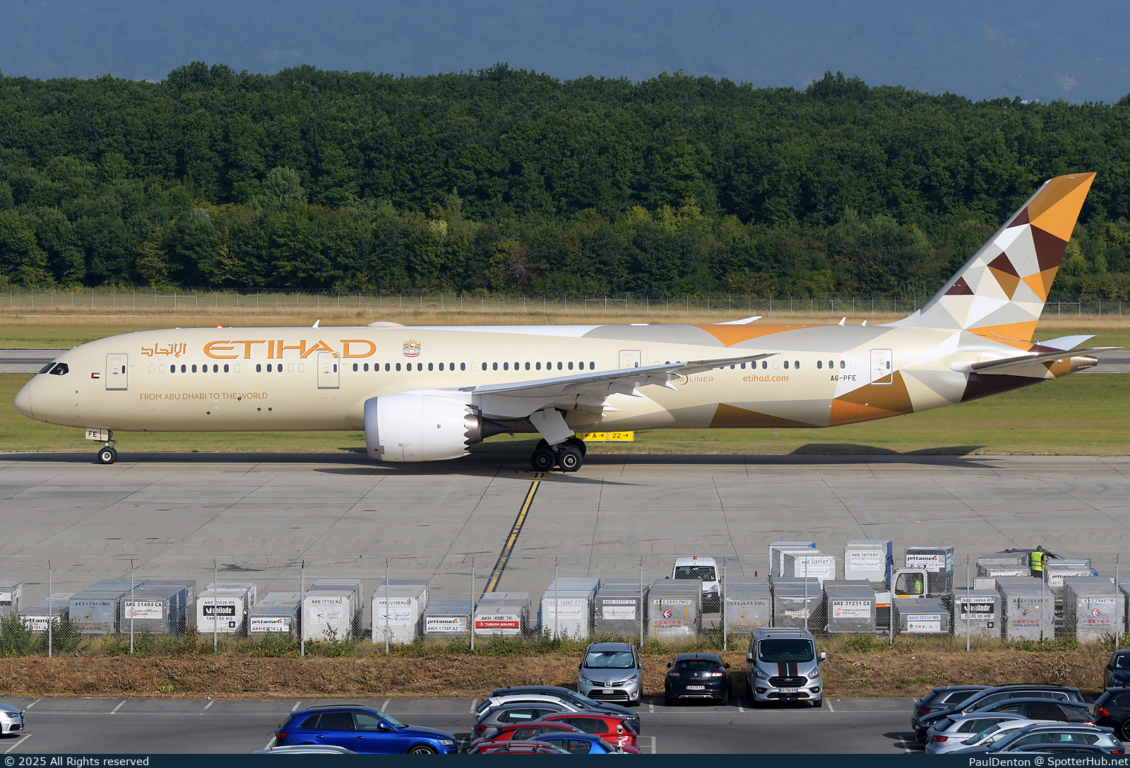 Photo of A6-PFE - Boeing 787-9 Dreamliner operated by United Arab Emirates Presidential Flight