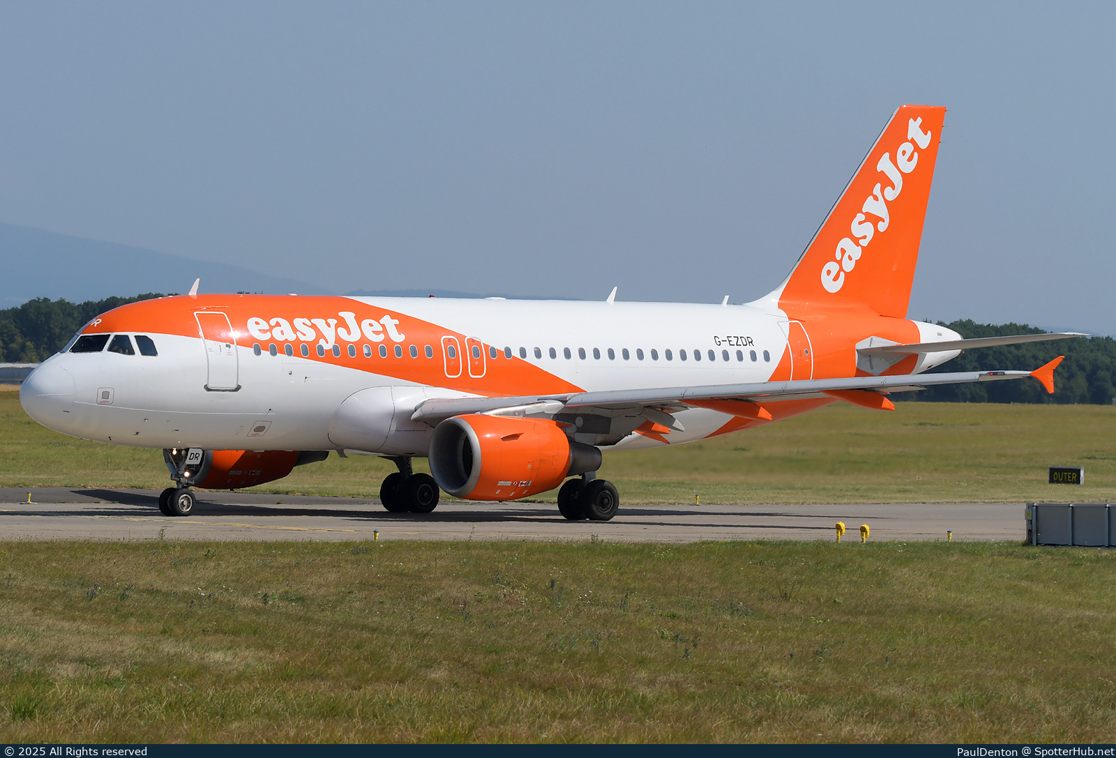 Photo of G-EZDR - Airbus A319-111 operated by easyJet