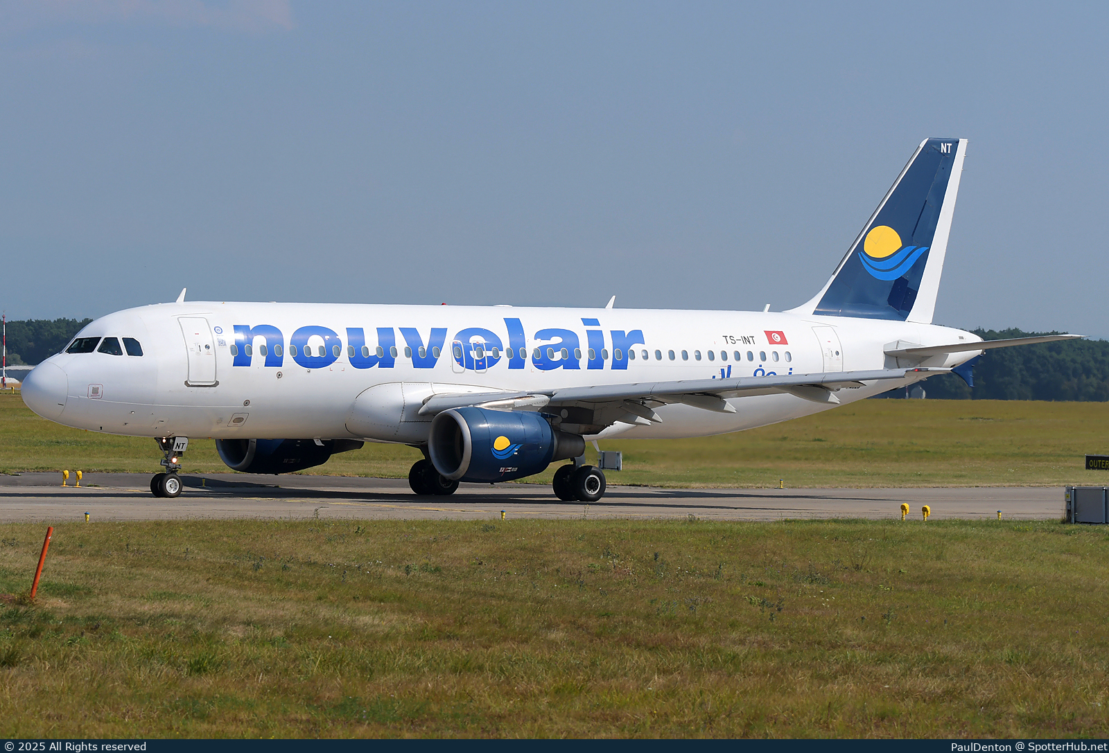 Photo of TS-INT - Airbus A320-214 operated by Nouvelair