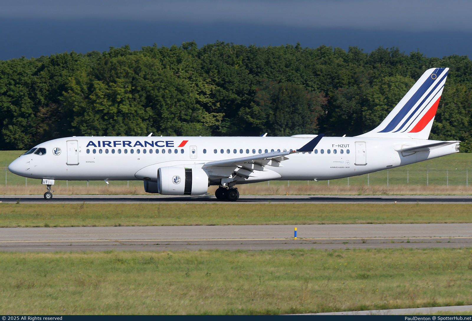 Photo of F-HZUT - Airbus A220-300 operated by Air France