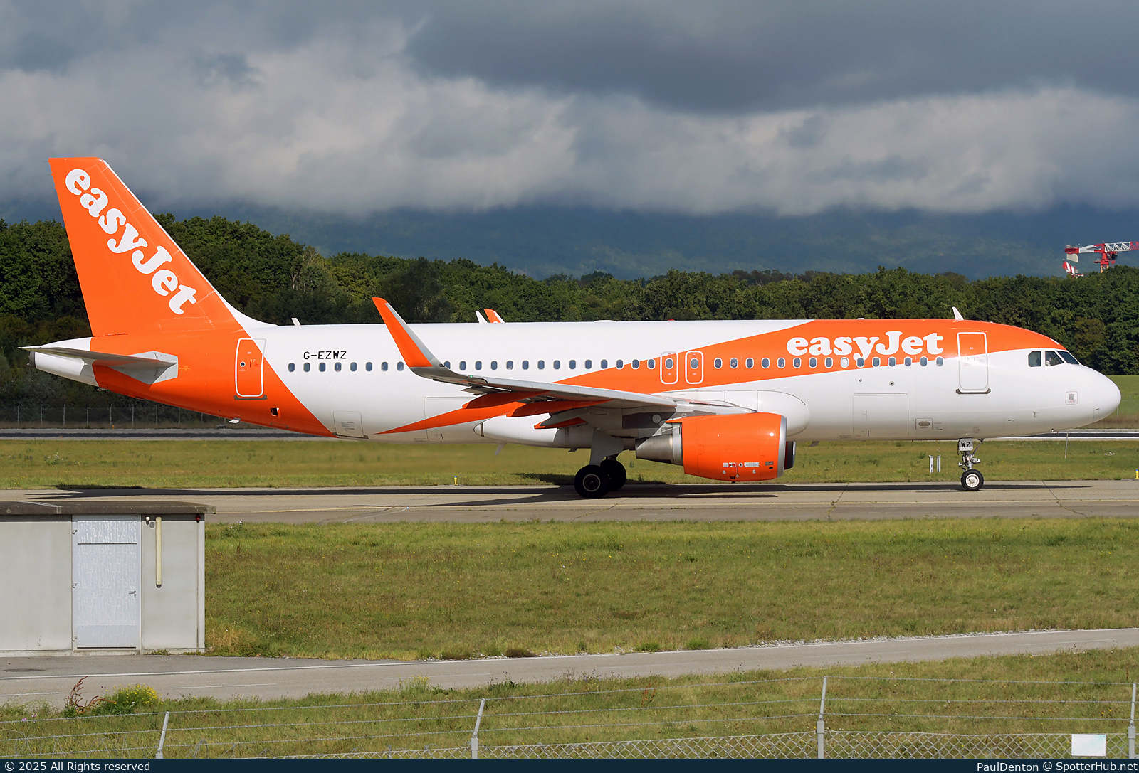 Photo of G-EZWZ - Airbus A320-214 operated by easyJet