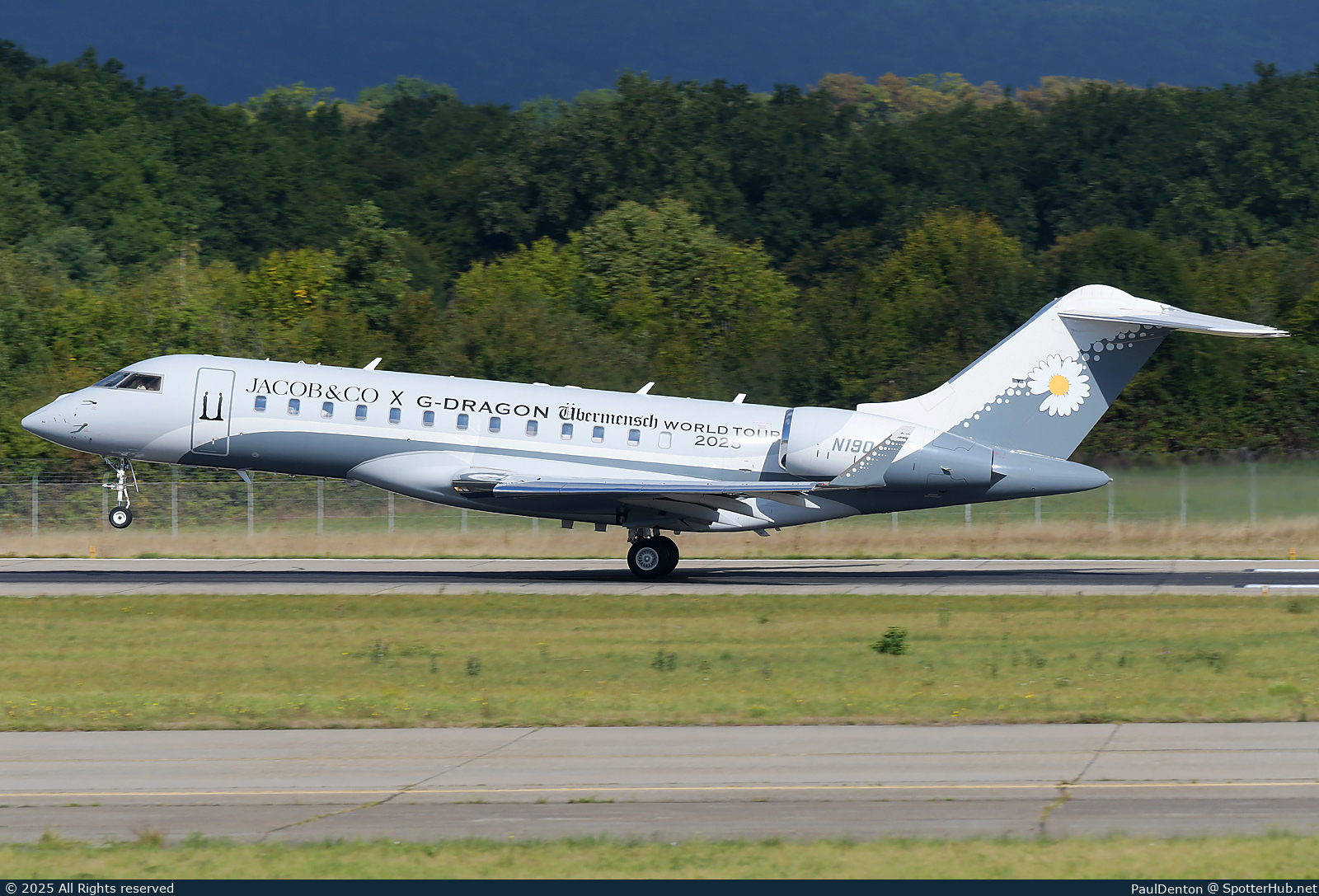 Photo of N190JA - Bombardier Global Express XRS operated by Planet Nine Private Air