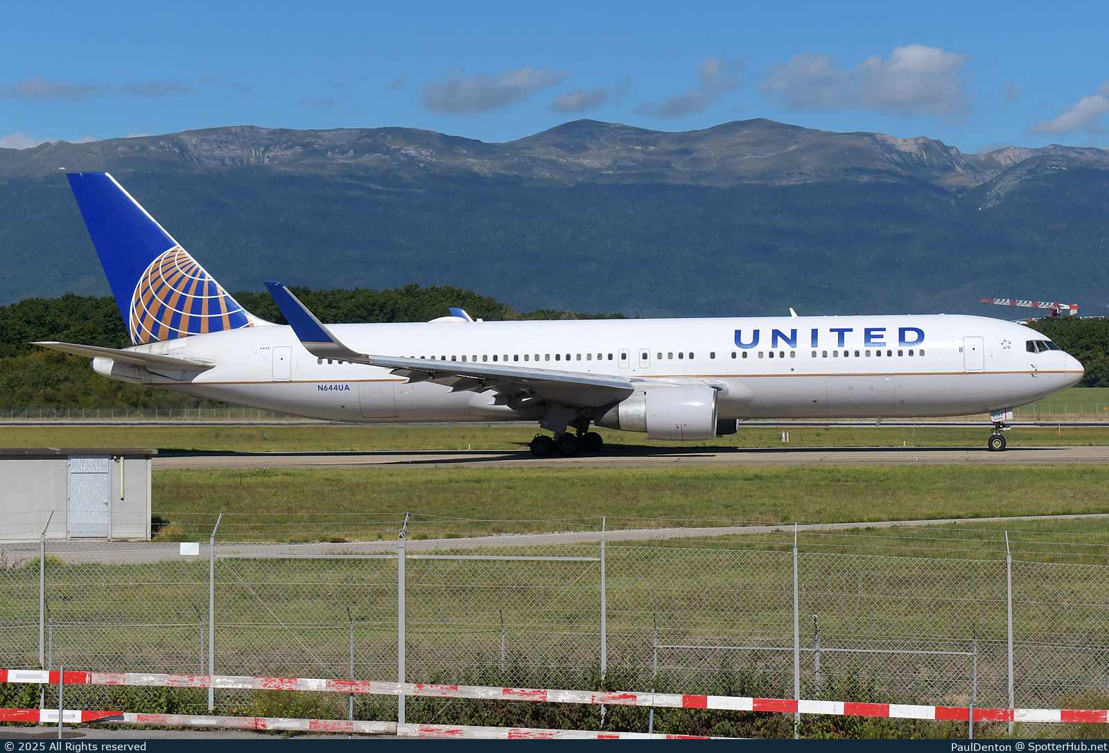 Photo of N644UA - Boeing 767-322(ER) operated by United Airlines
