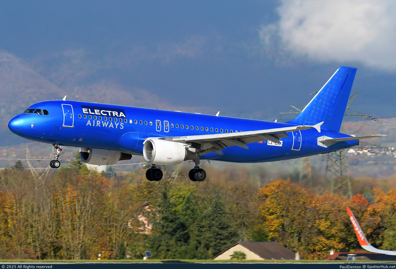 Photo of LZ-EAK - Airbus A320-214 operated by Electra Airways