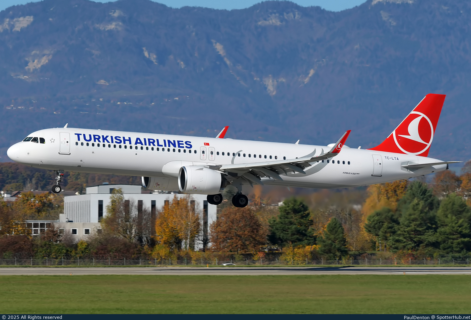 Photo of TC-LTA - Airbus A321-271NX operated by Turkish Airlines