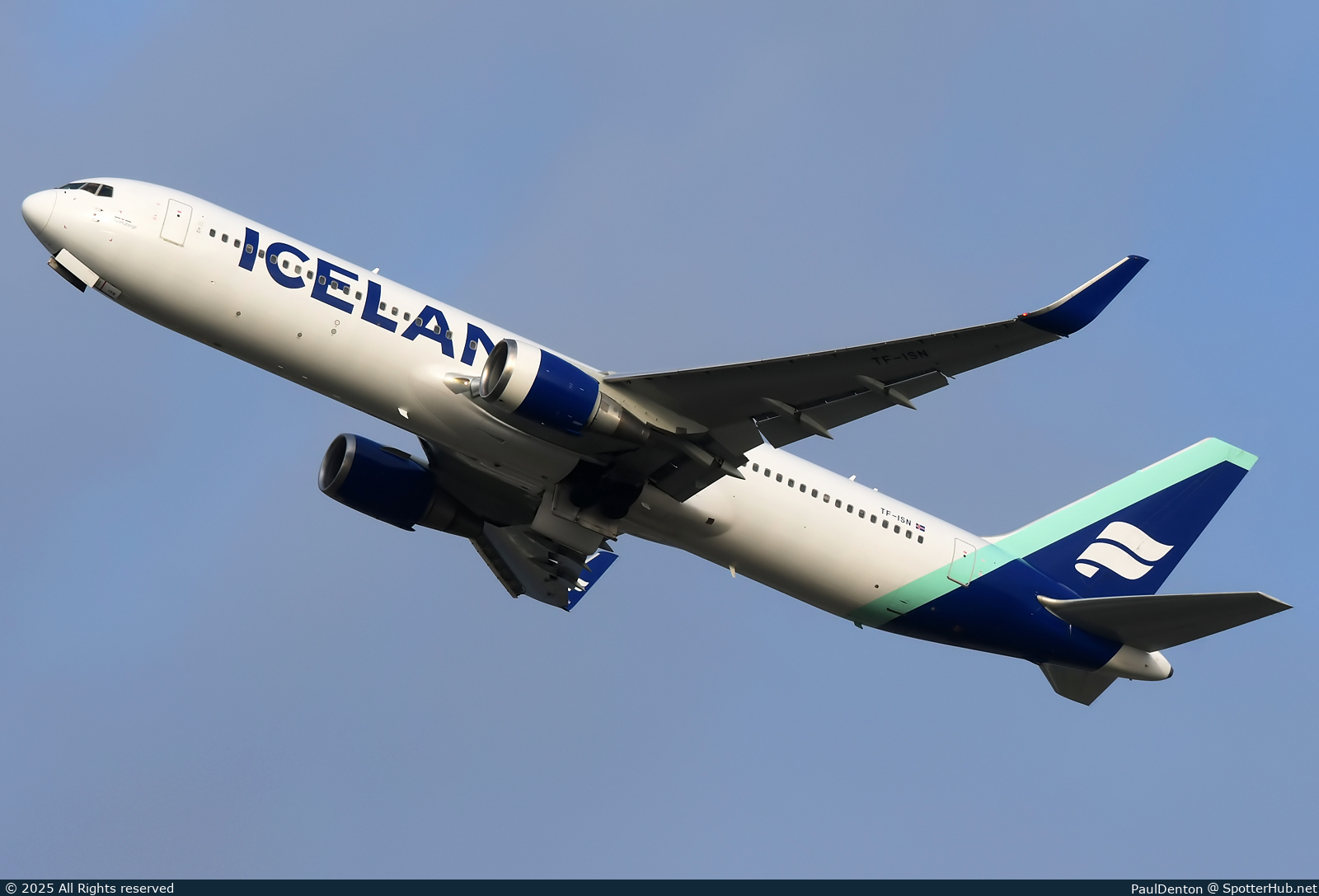 Photo of TF-ISN - Boeing 767-319(ER) operated by Icelandair