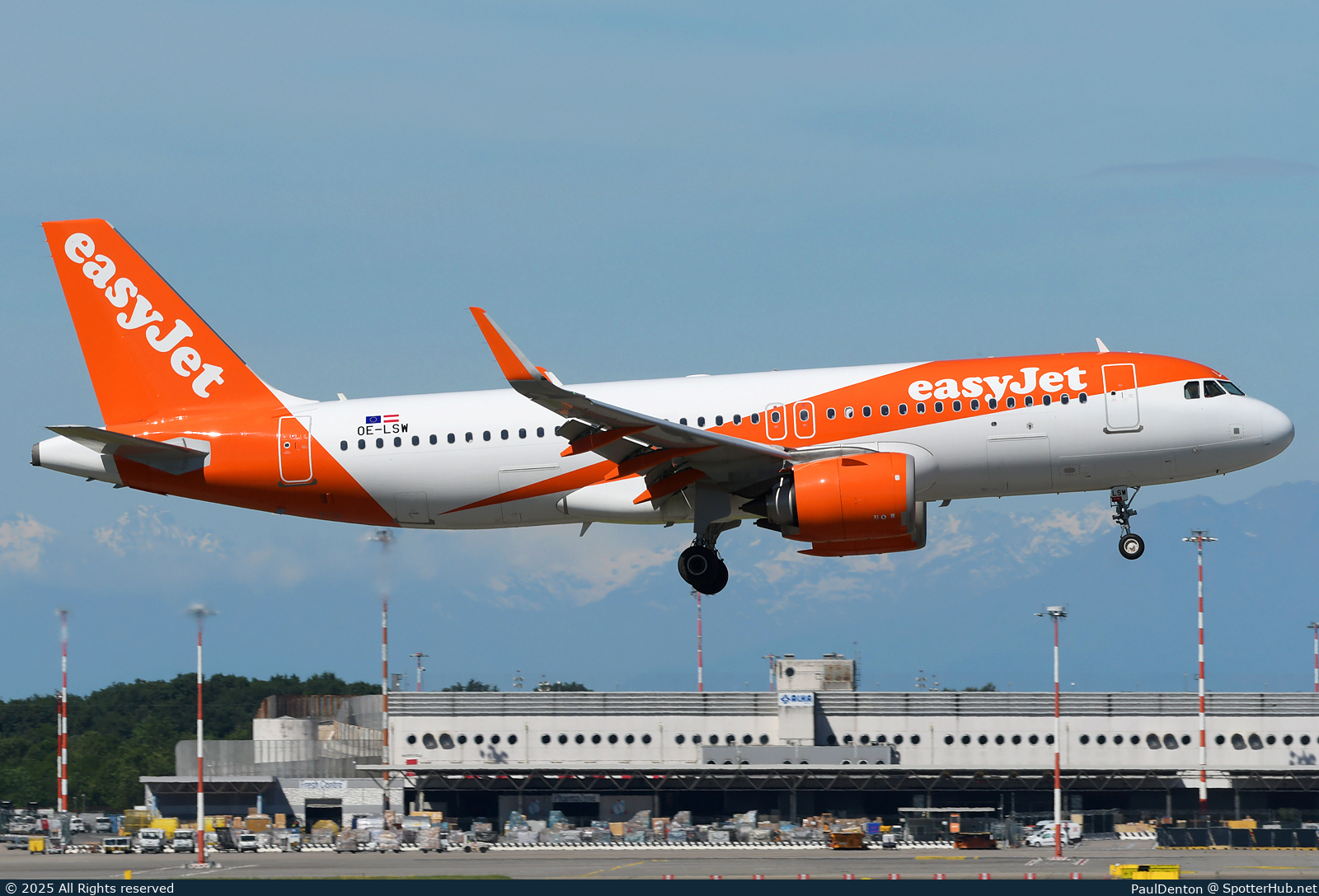 Photo of OE-LSW - Airbus A320-251N operated by easyJet Europe